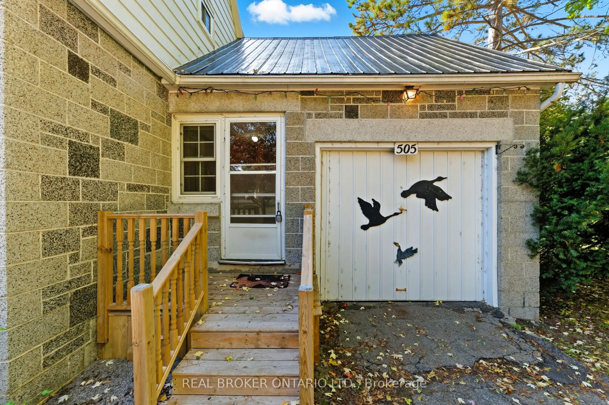 505 Main Street E