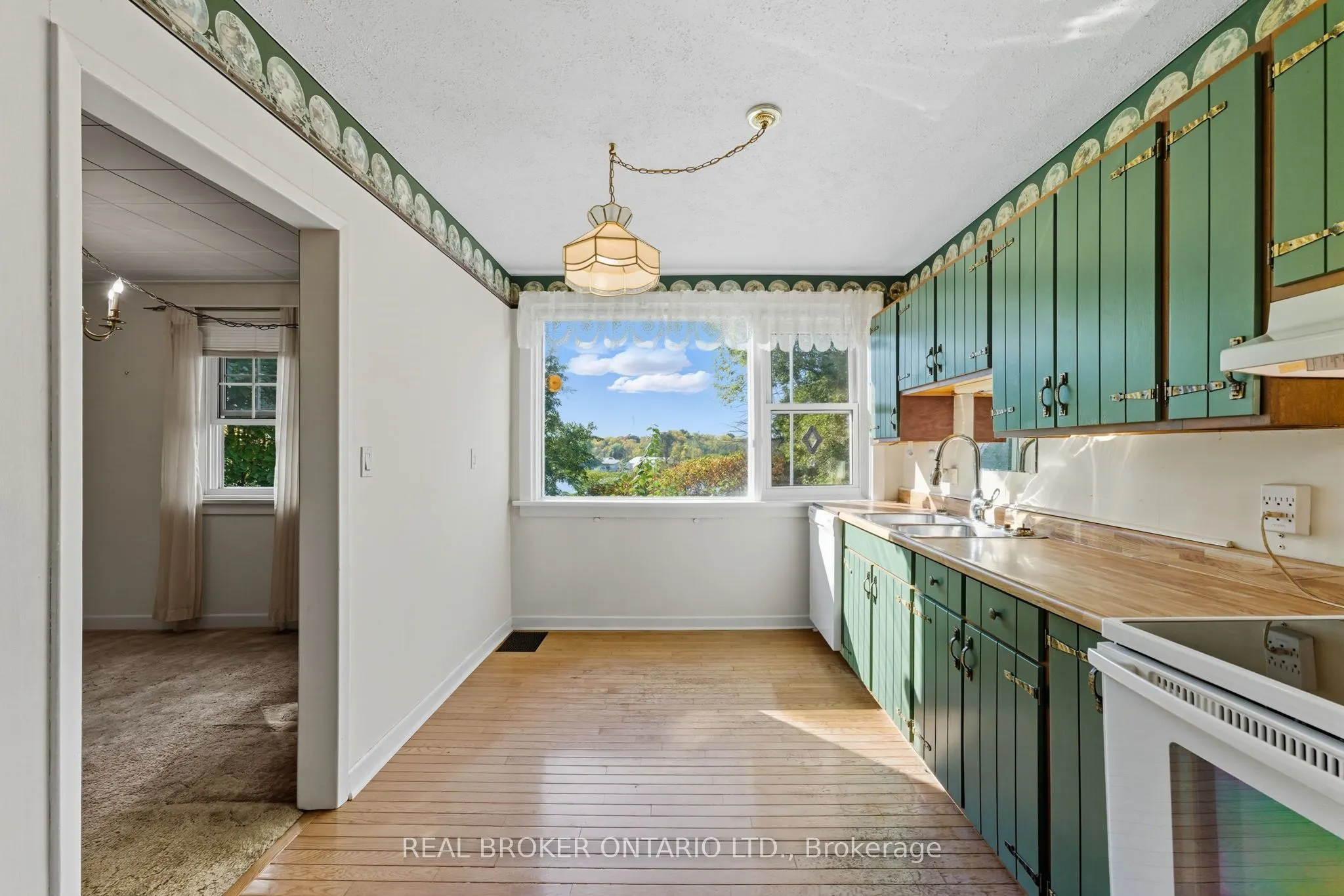 505 Main Street E