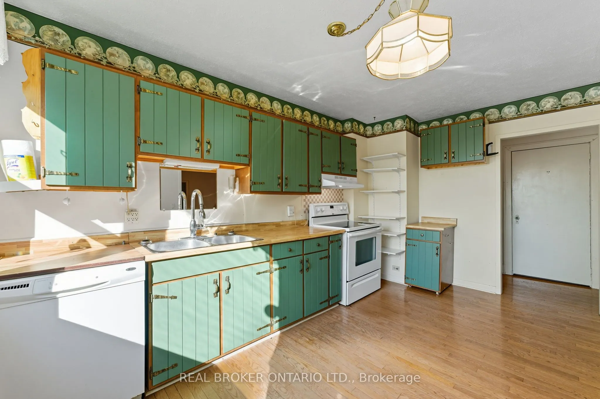 505 Main Street E