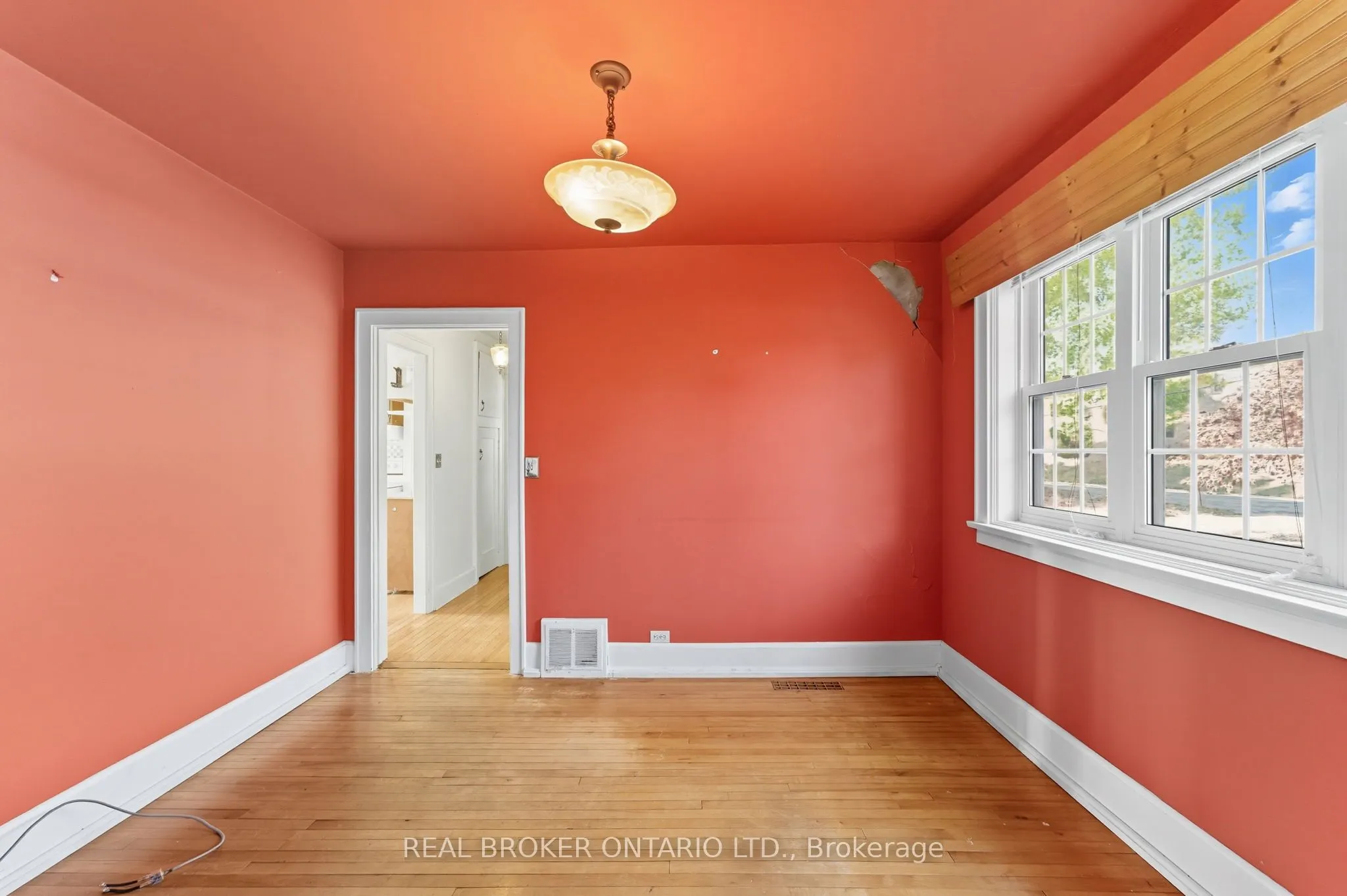 505 Main Street E