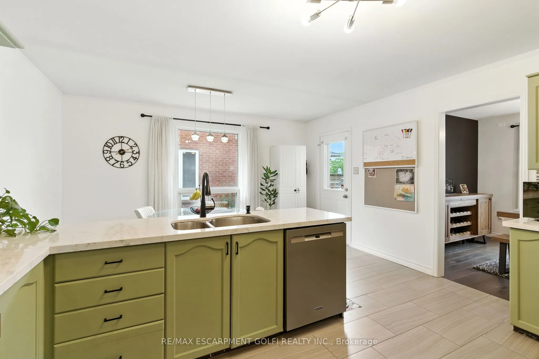 4511 St. Volodymyr Crescent
