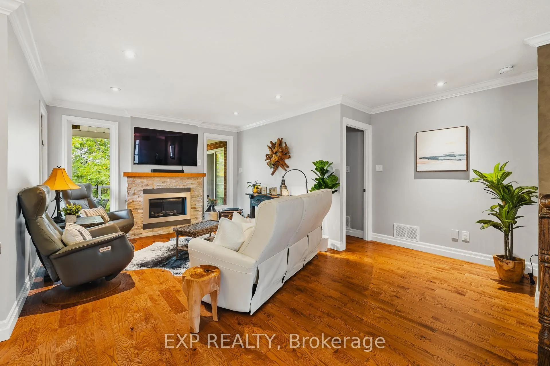 343 George Street N, #1