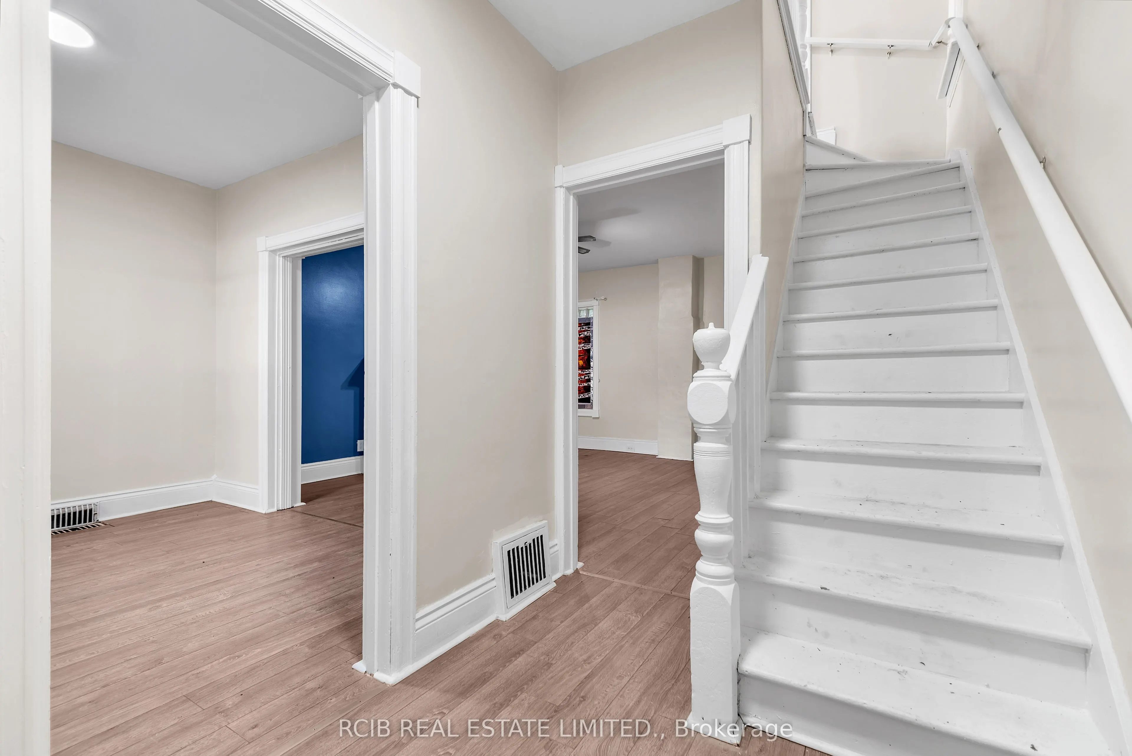 224 Burlington Street E