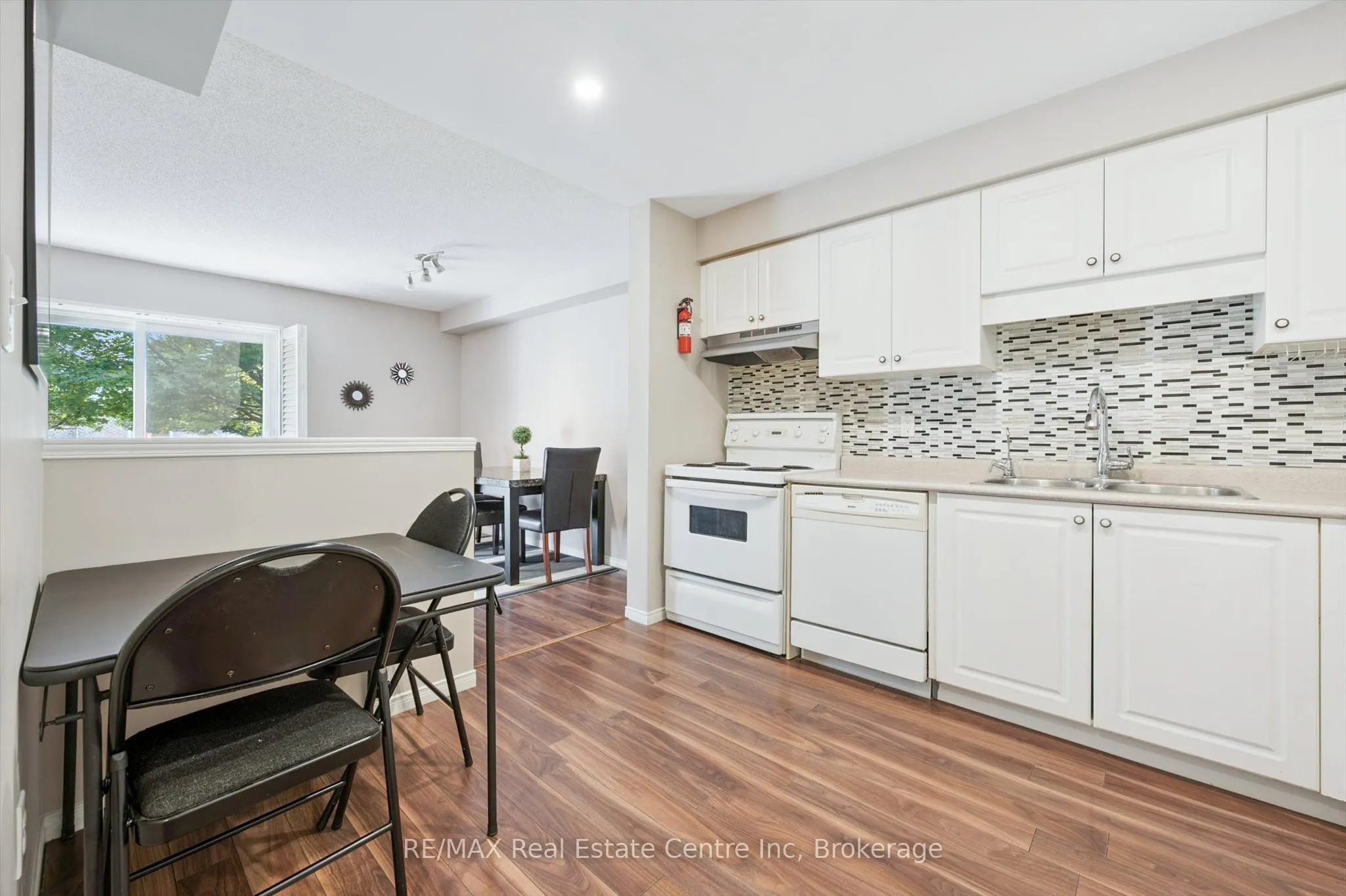 65 Roehampton Crescent, #59