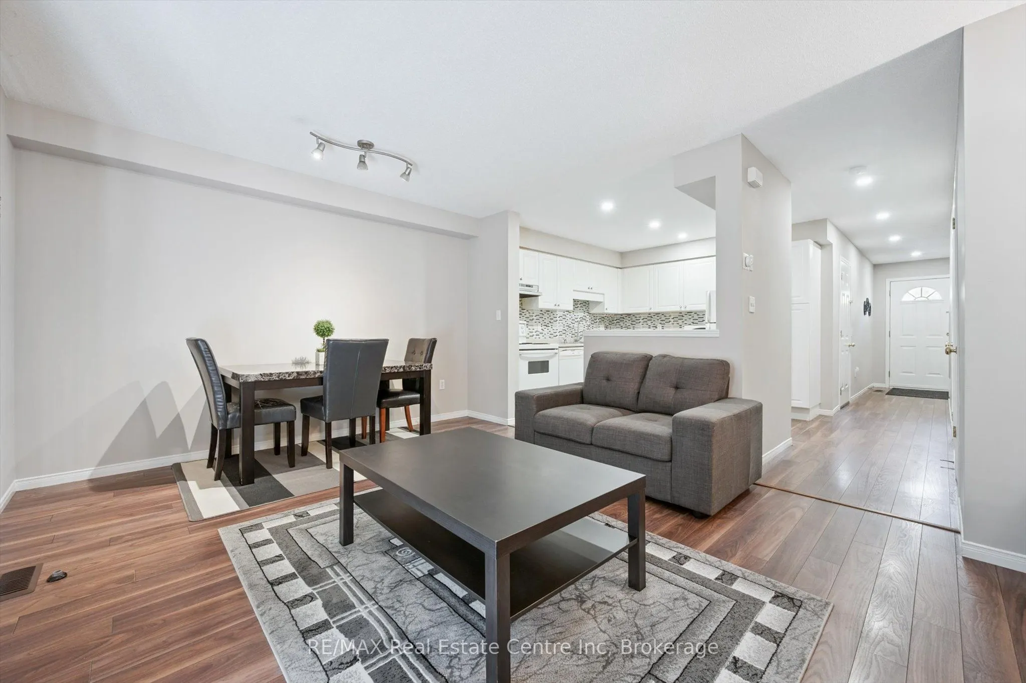 65 Roehampton Crescent, #59