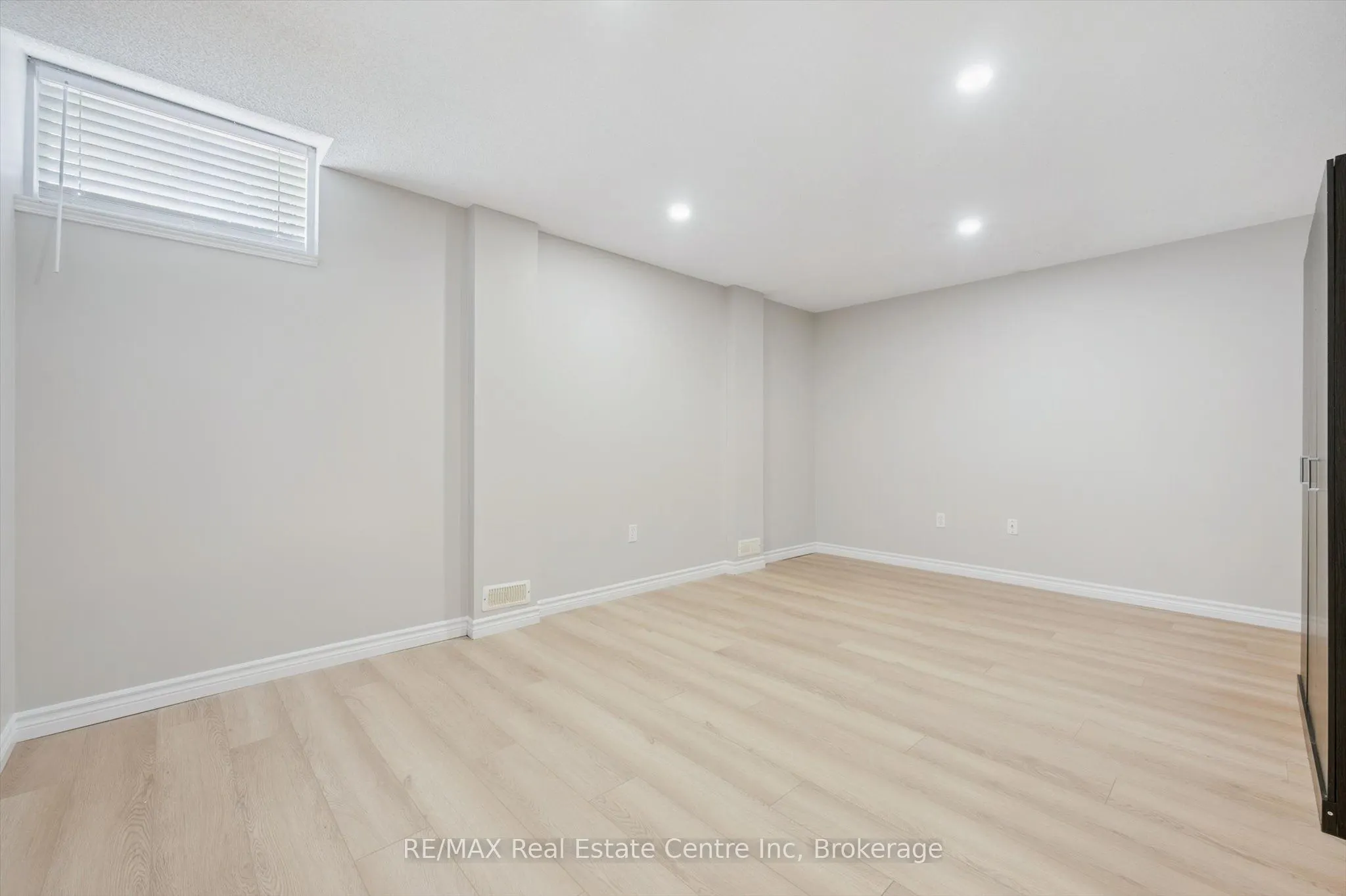 65 Roehampton Crescent, #59