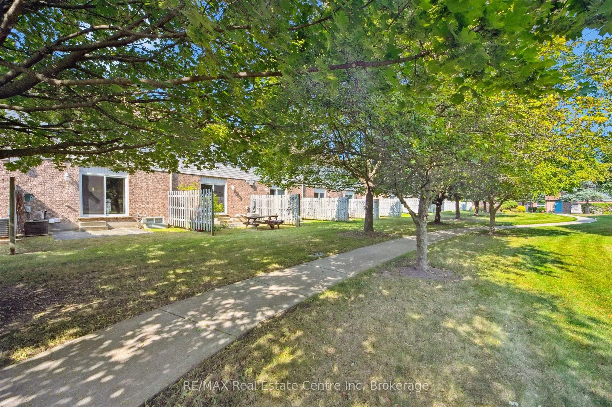 65 Roehampton Crescent, #59