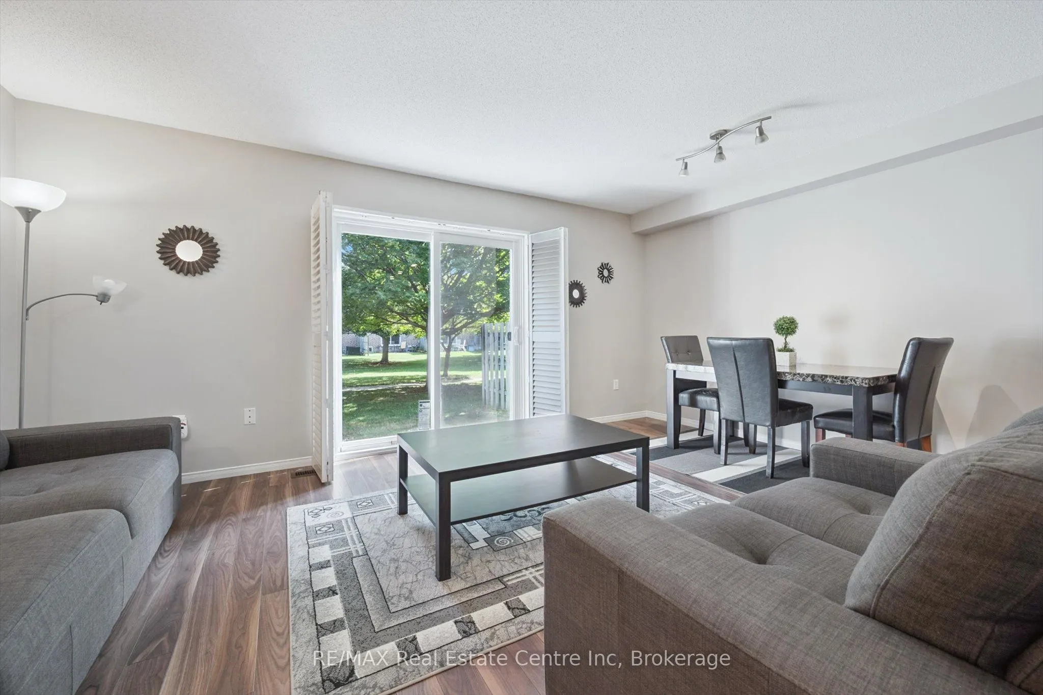 65 Roehampton Crescent, #59