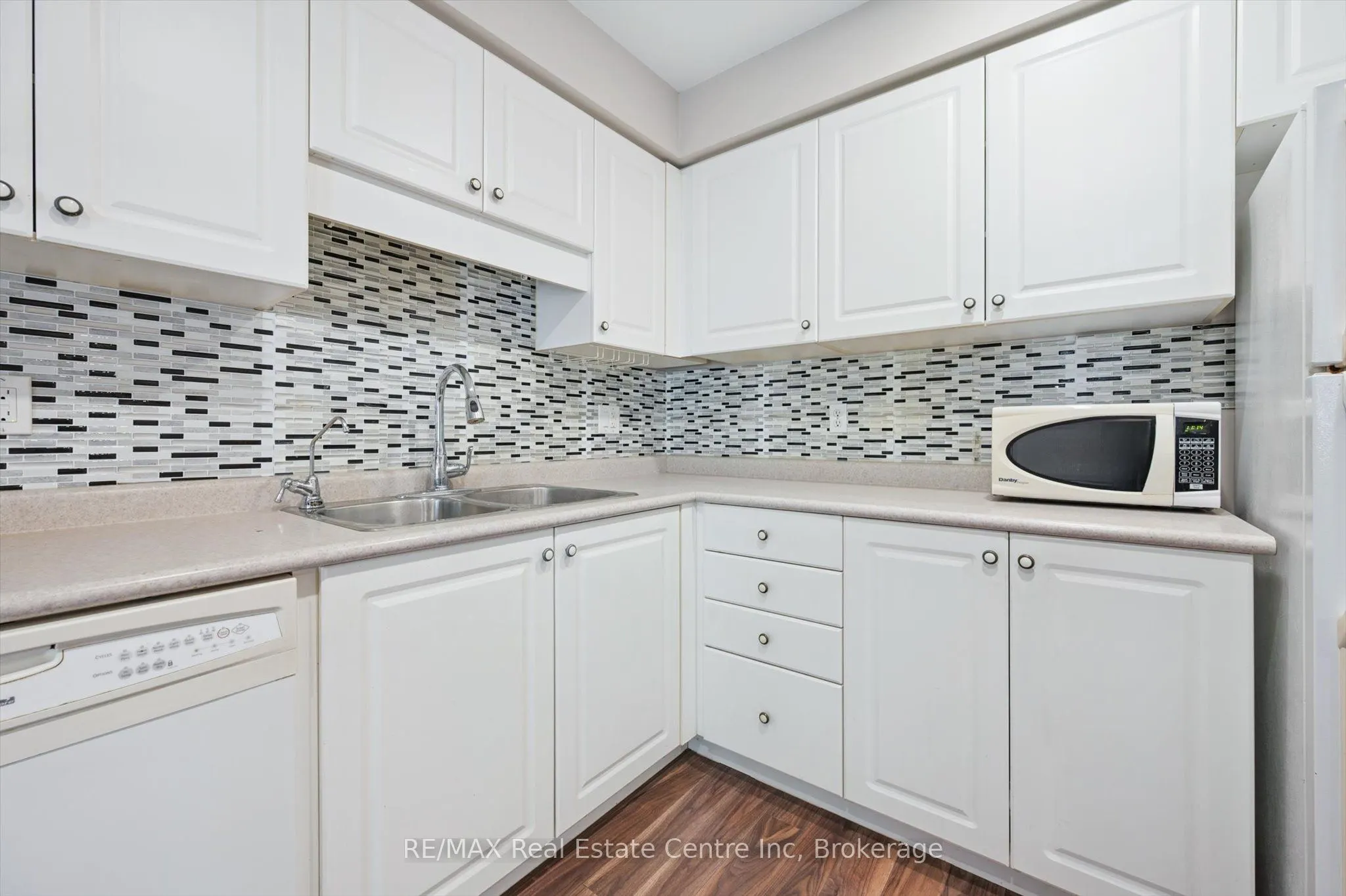 65 Roehampton Crescent, #59