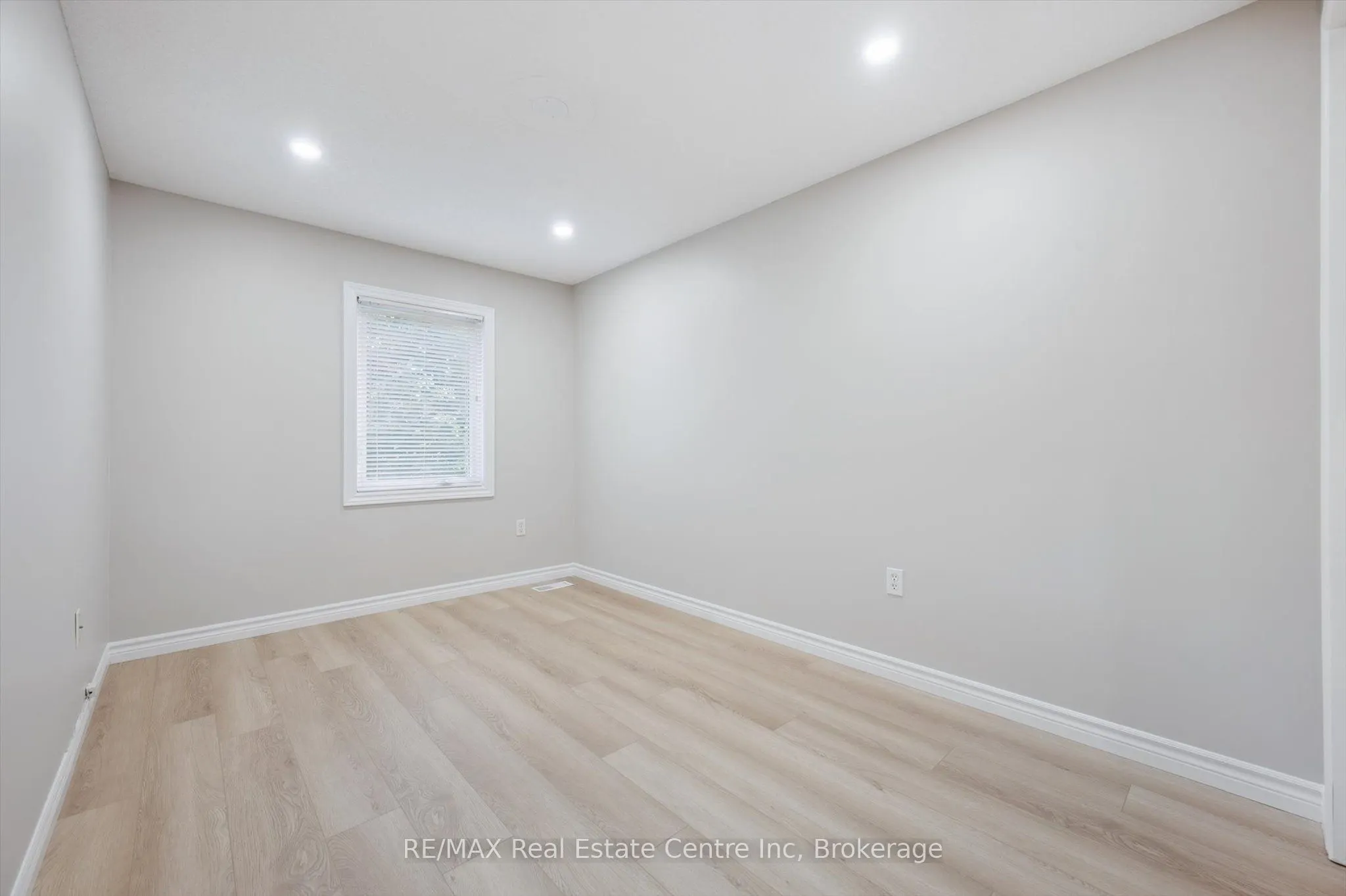 65 Roehampton Crescent, #59