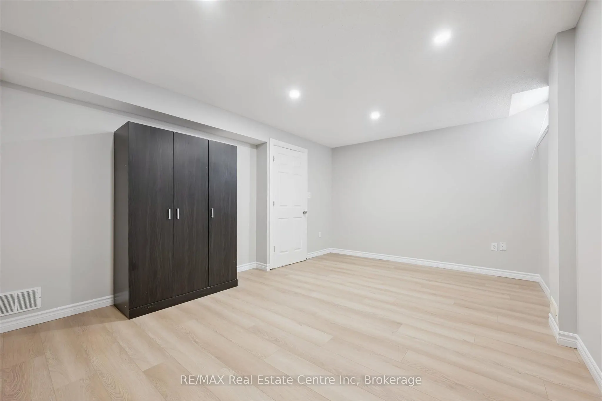 65 Roehampton Crescent, #59