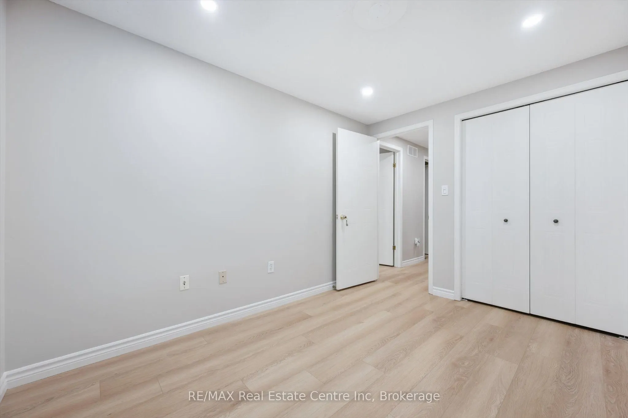 65 Roehampton Crescent, #59