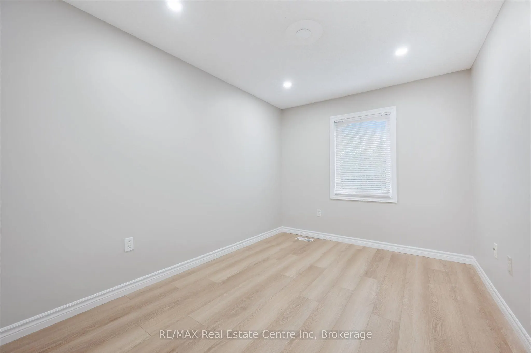 65 Roehampton Crescent, #59