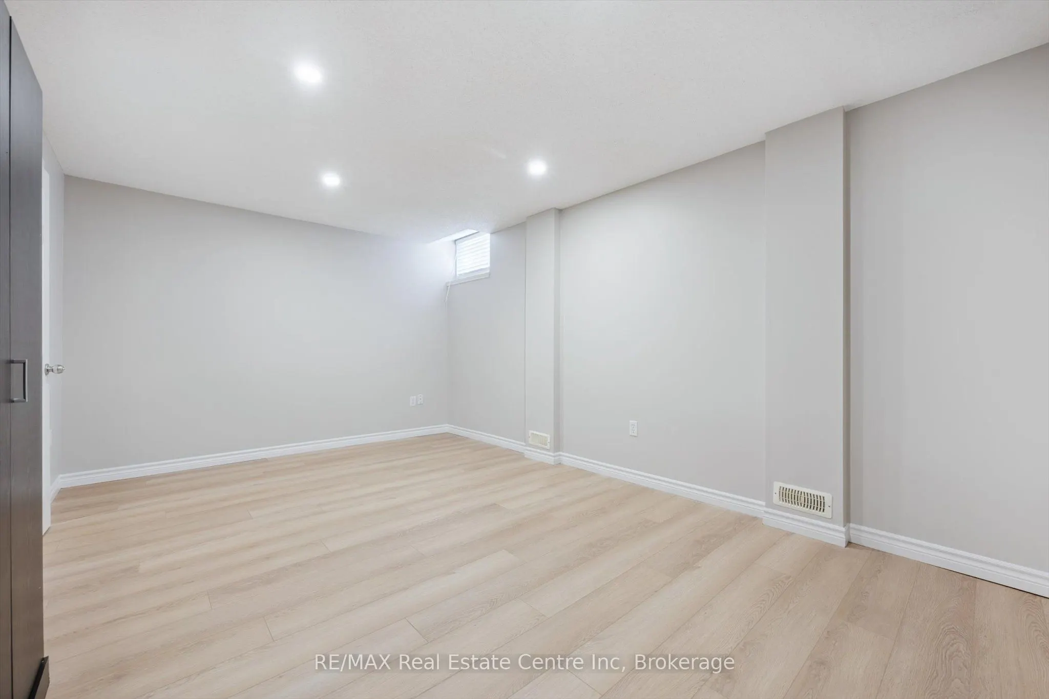 65 Roehampton Crescent, #59
