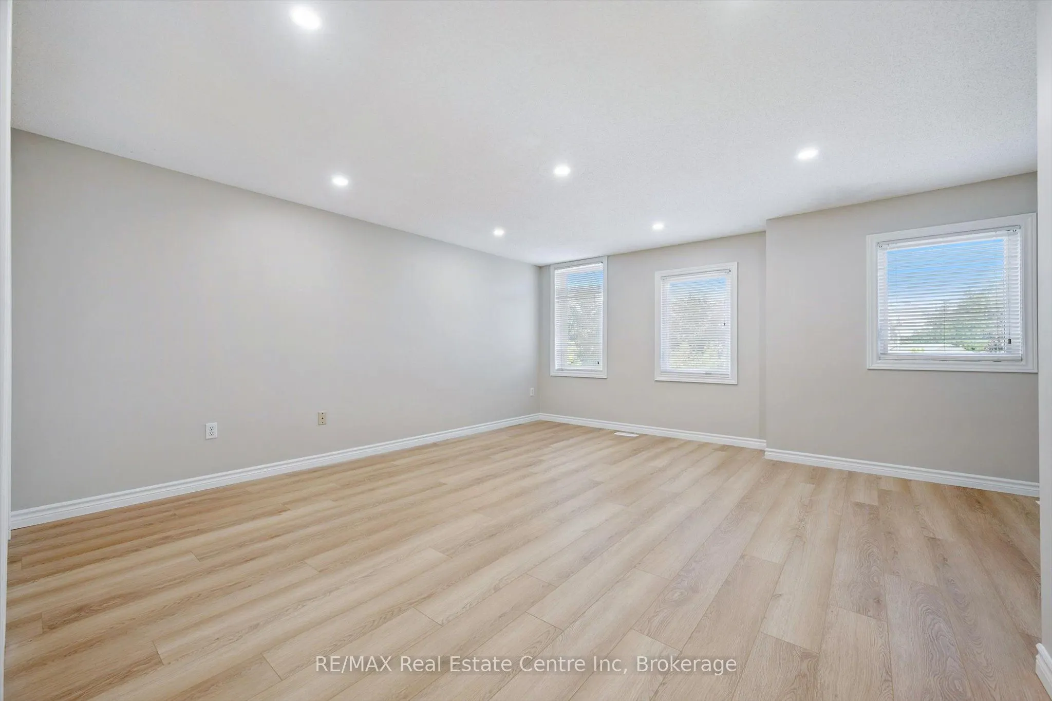 65 Roehampton Crescent, #59