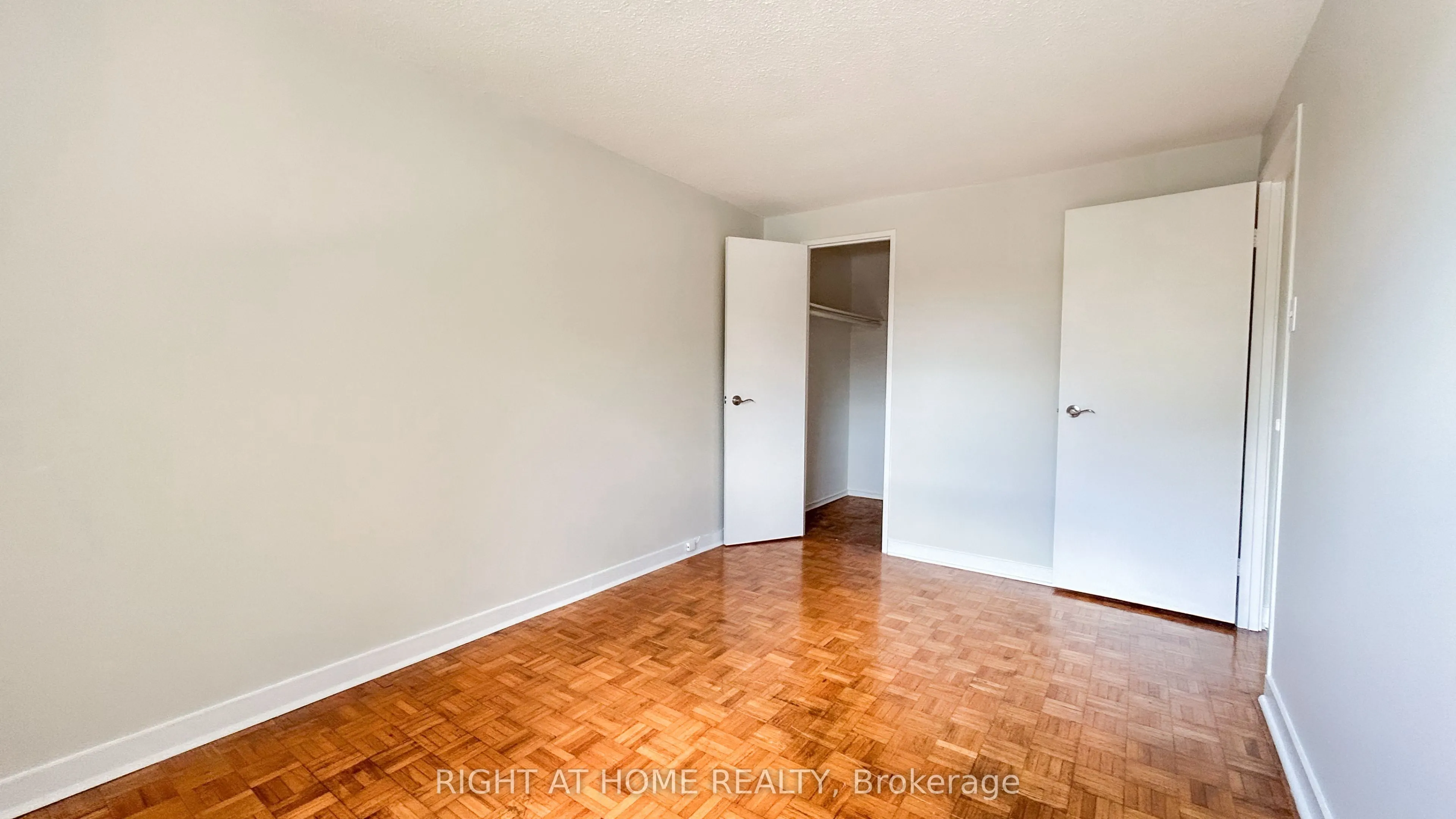160 Jansen Avenue, #32