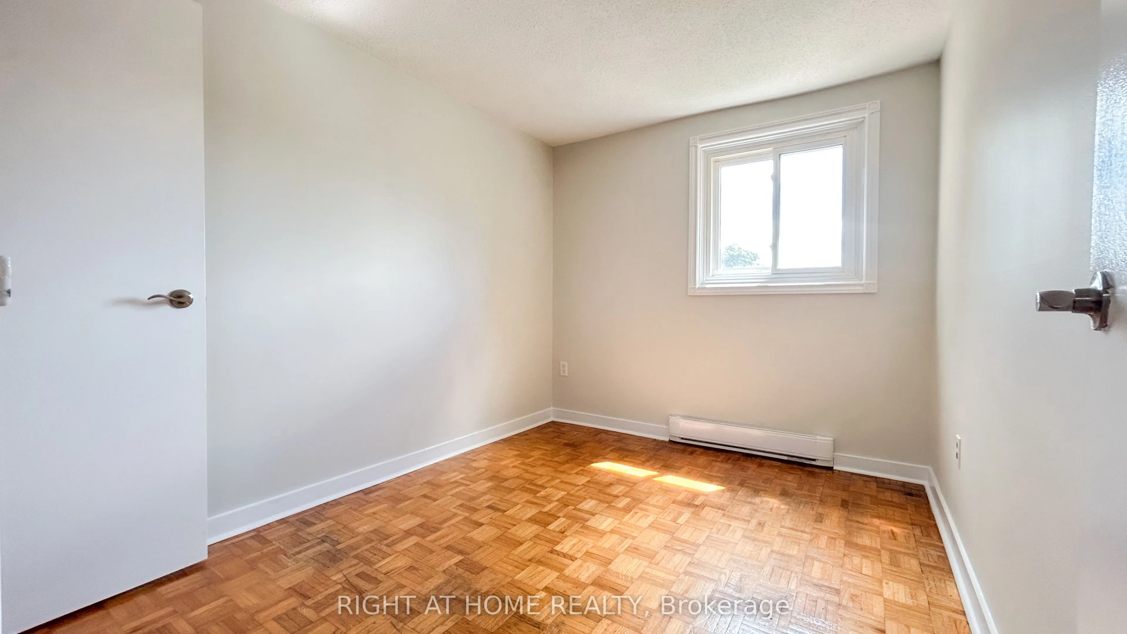 160 Jansen Avenue, #32