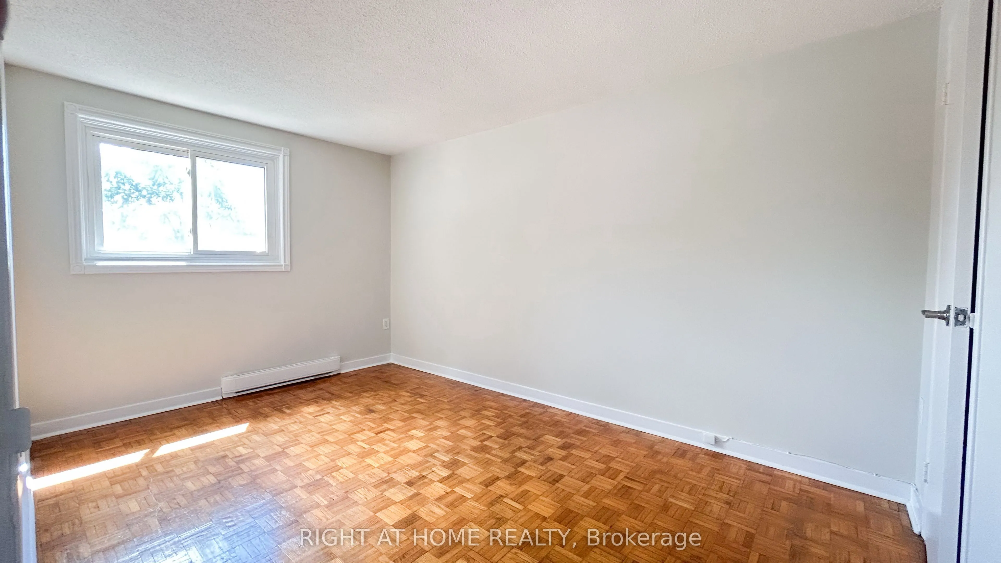 160 Jansen Avenue, #32