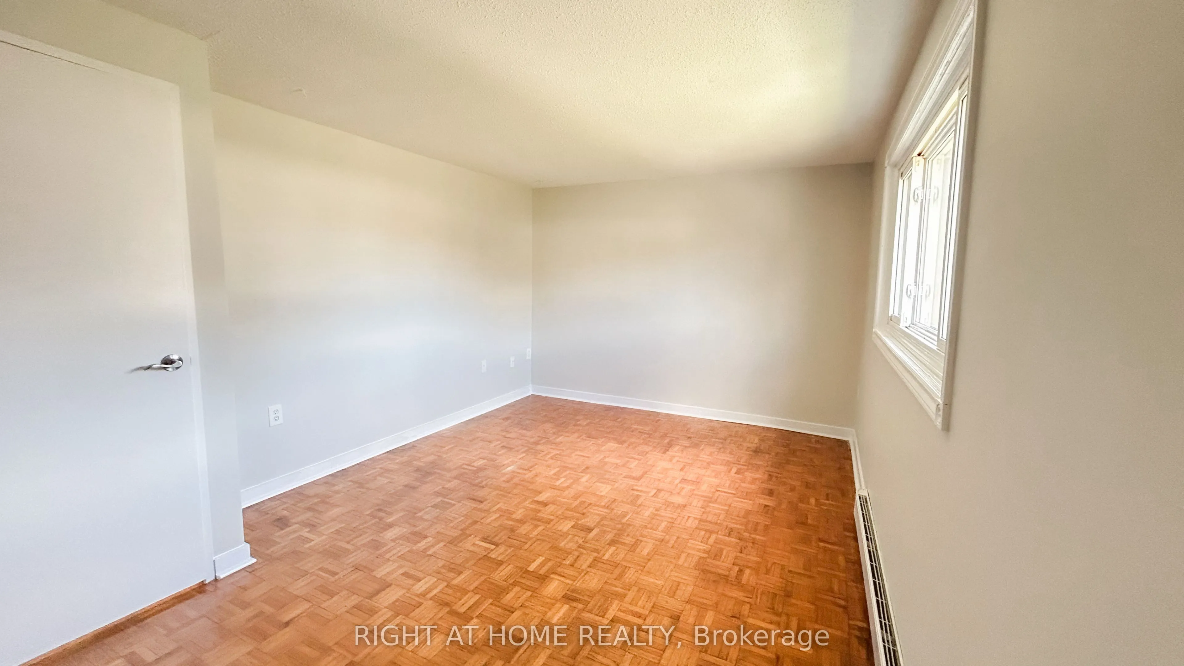 160 Jansen Avenue, #32