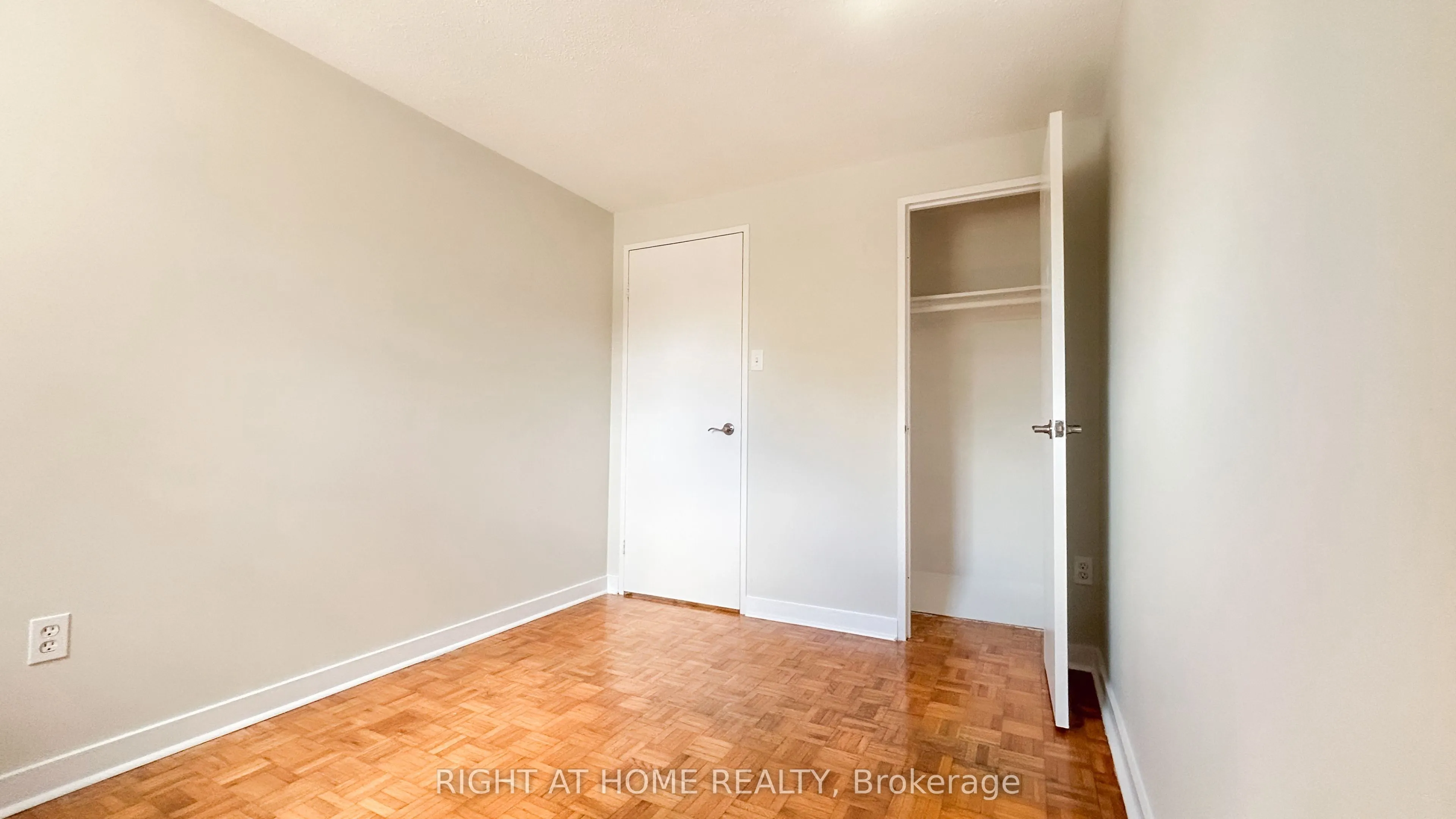 160 Jansen Avenue, #32