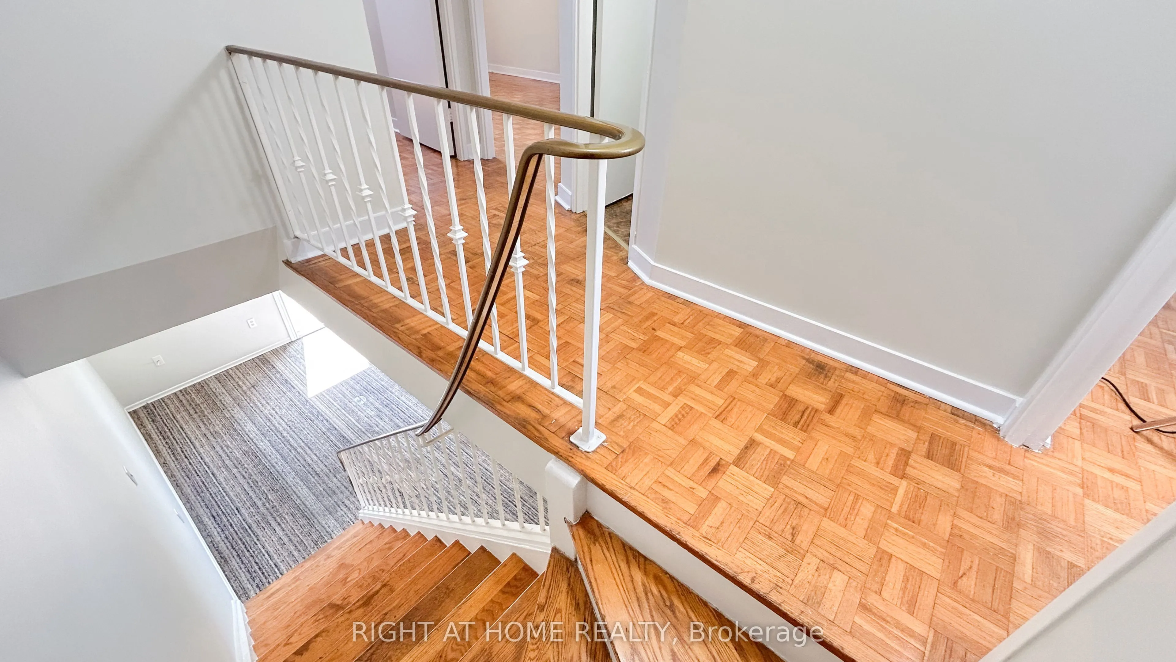 160 Jansen Avenue, #32