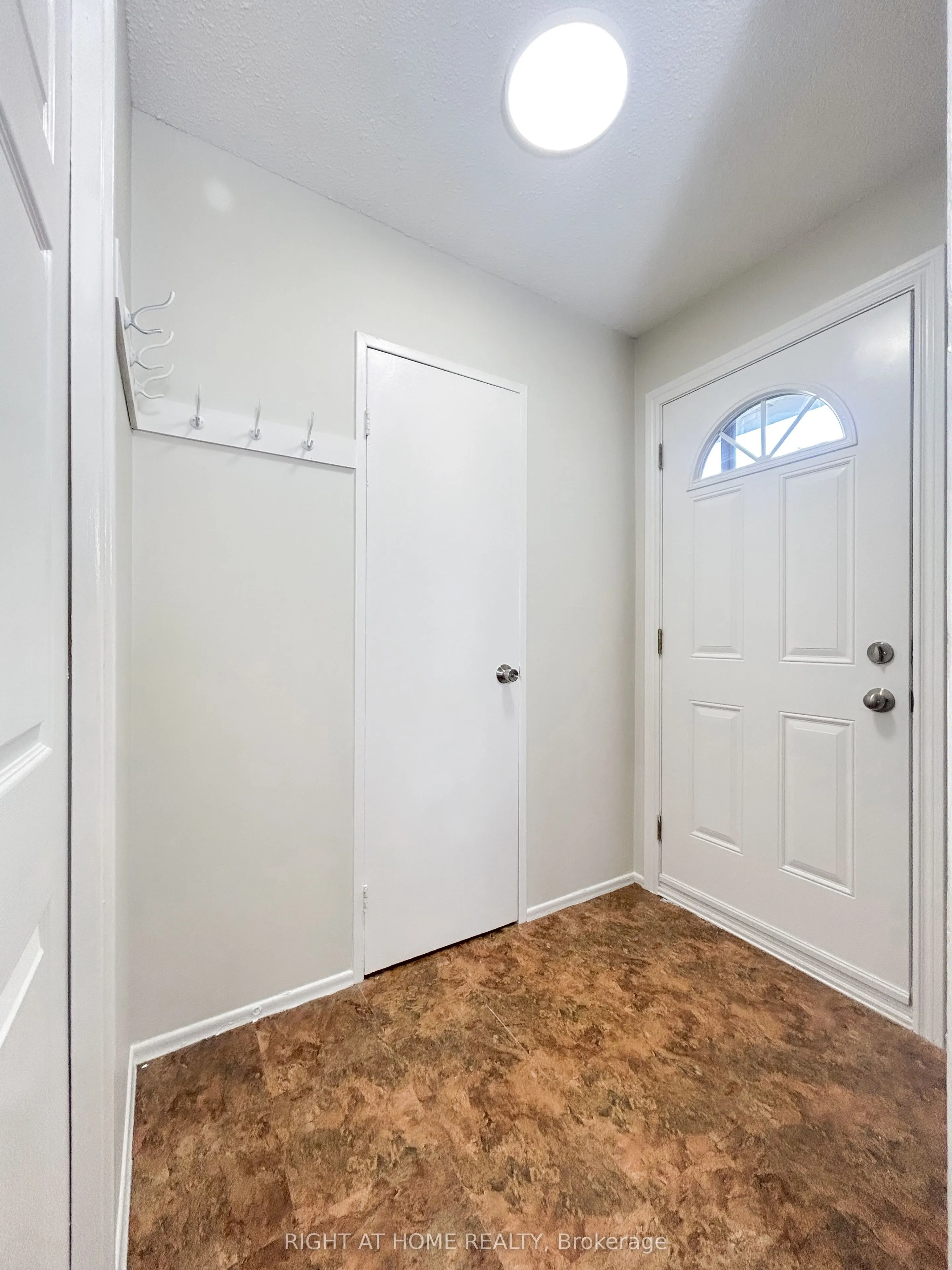 160 Jansen Avenue, #32