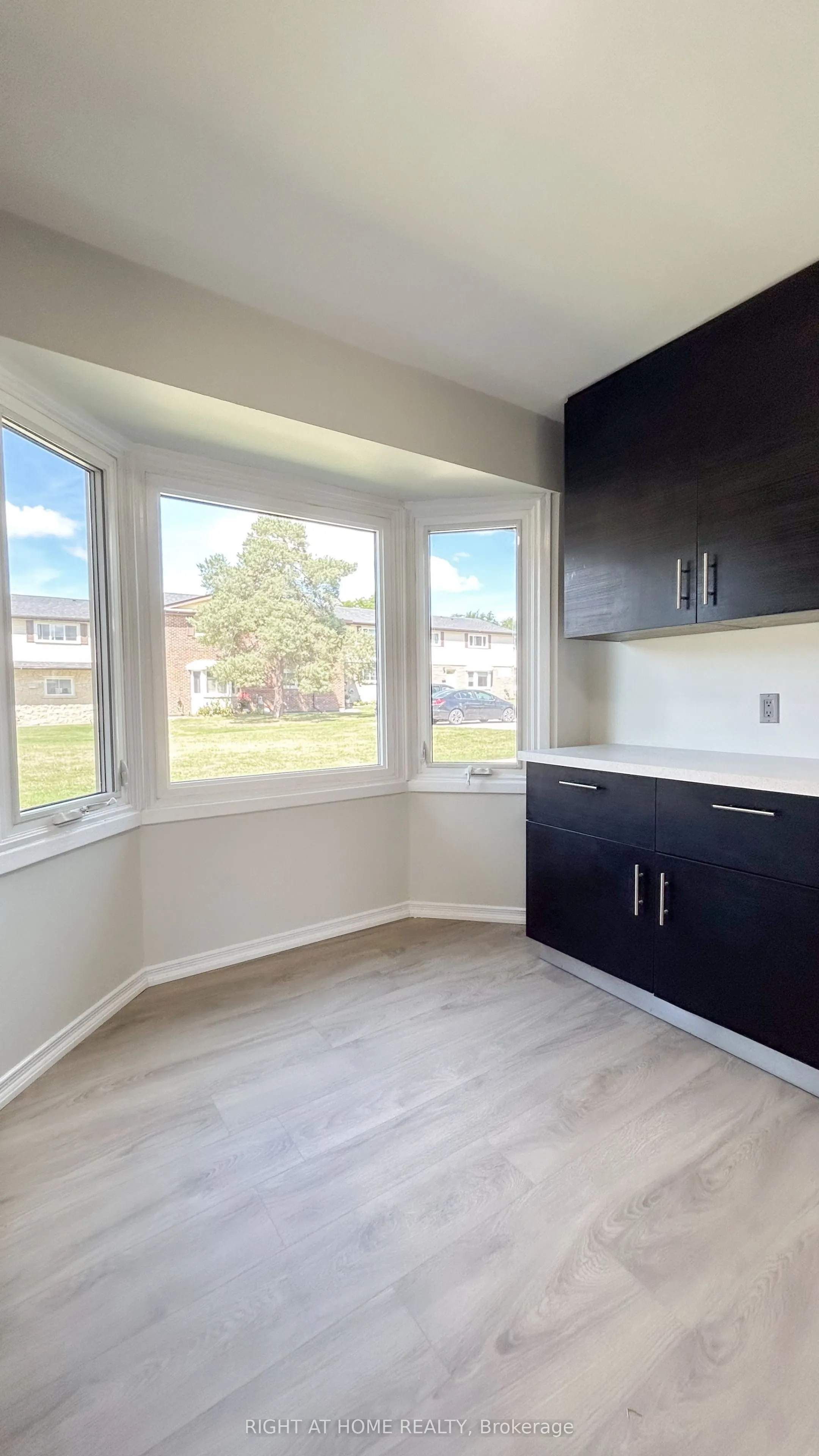160 Jansen Avenue, #32