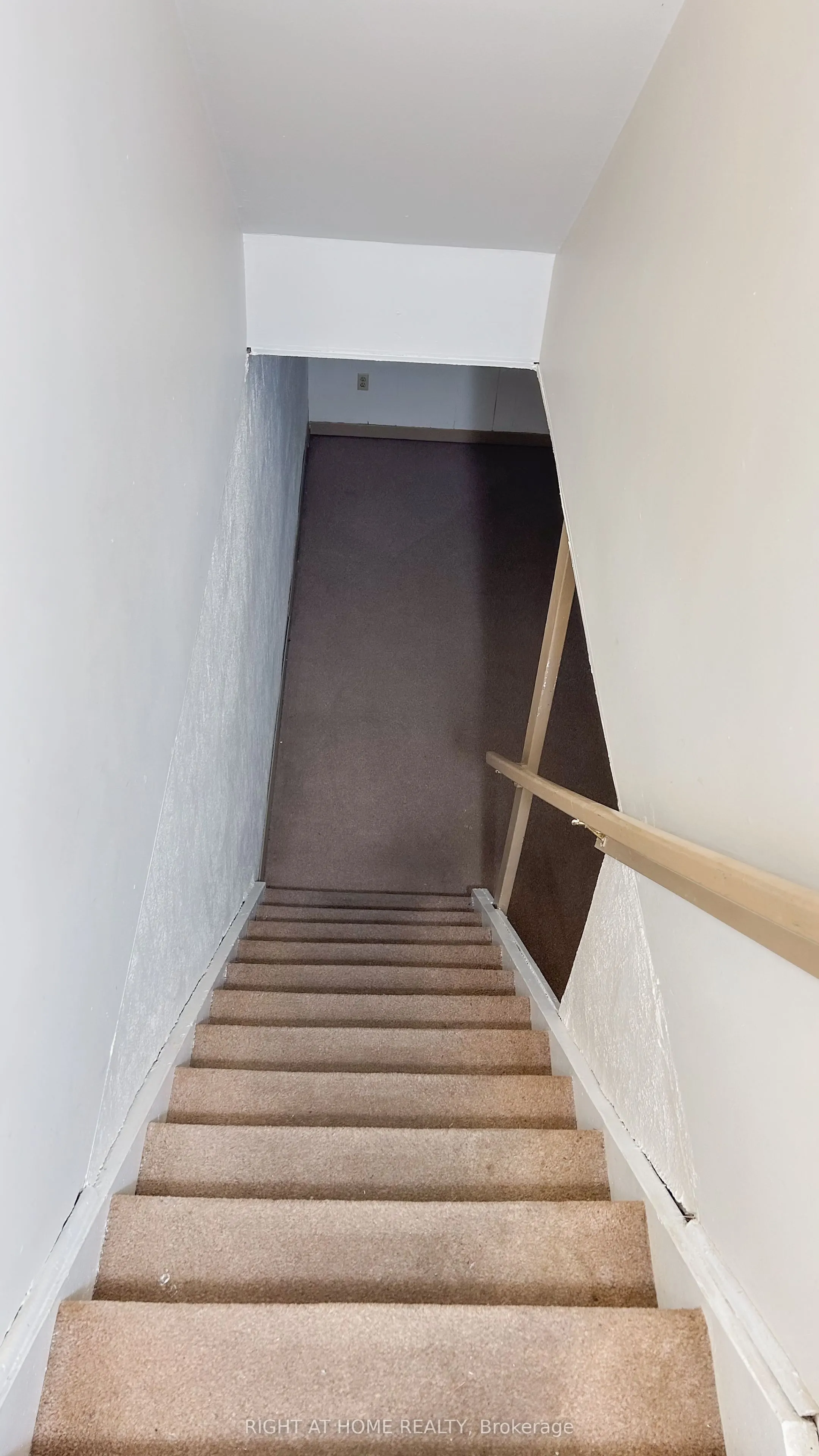160 Jansen Avenue, #32