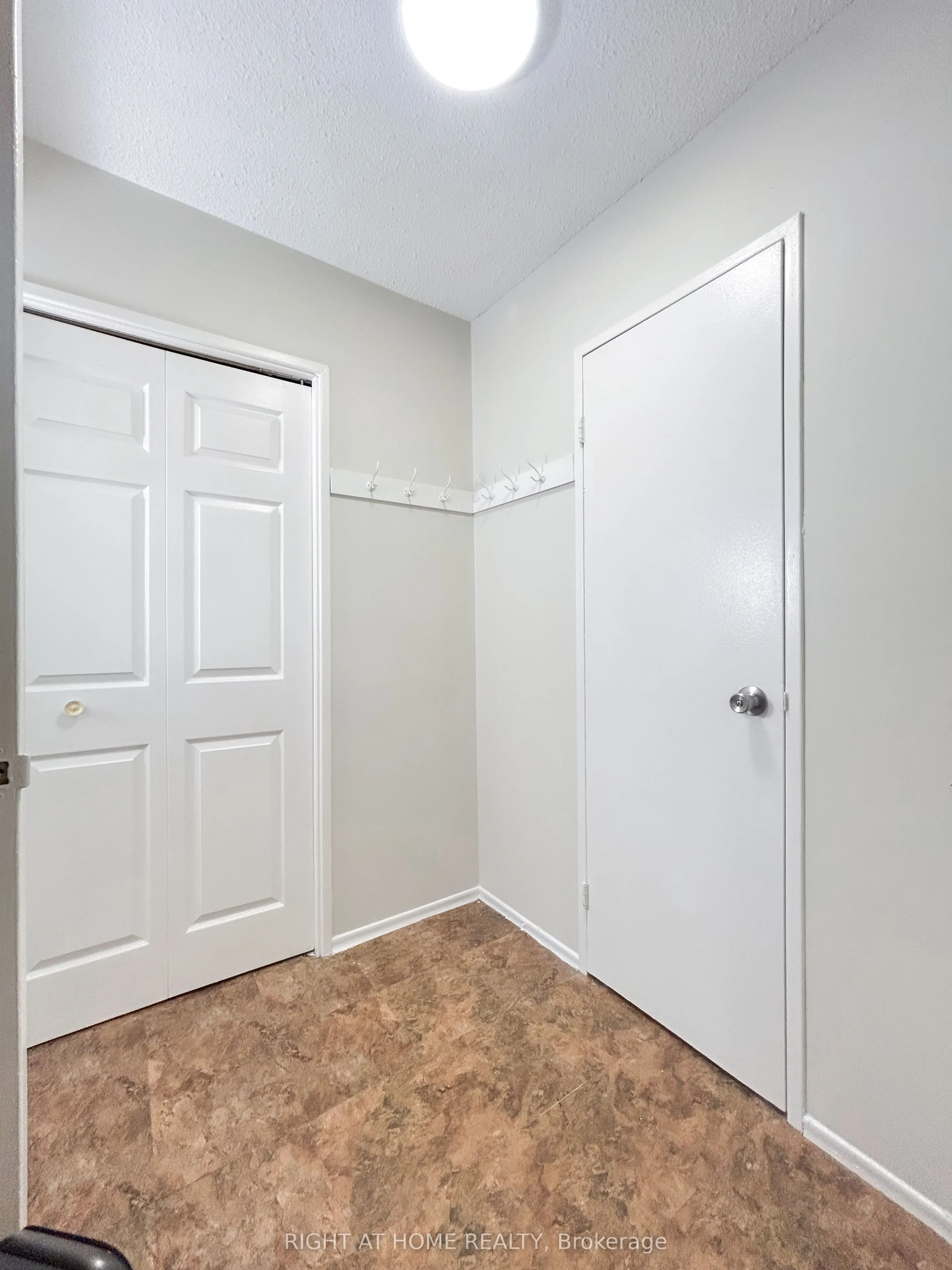 160 Jansen Avenue, #32