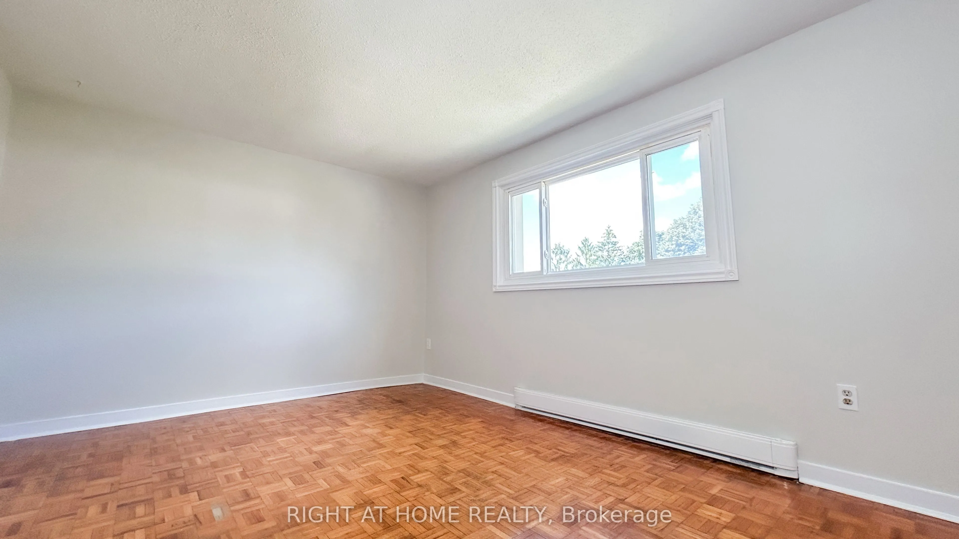 160 Jansen Avenue, #32