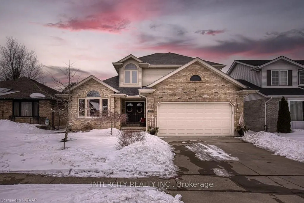 132 John Davies Drive E