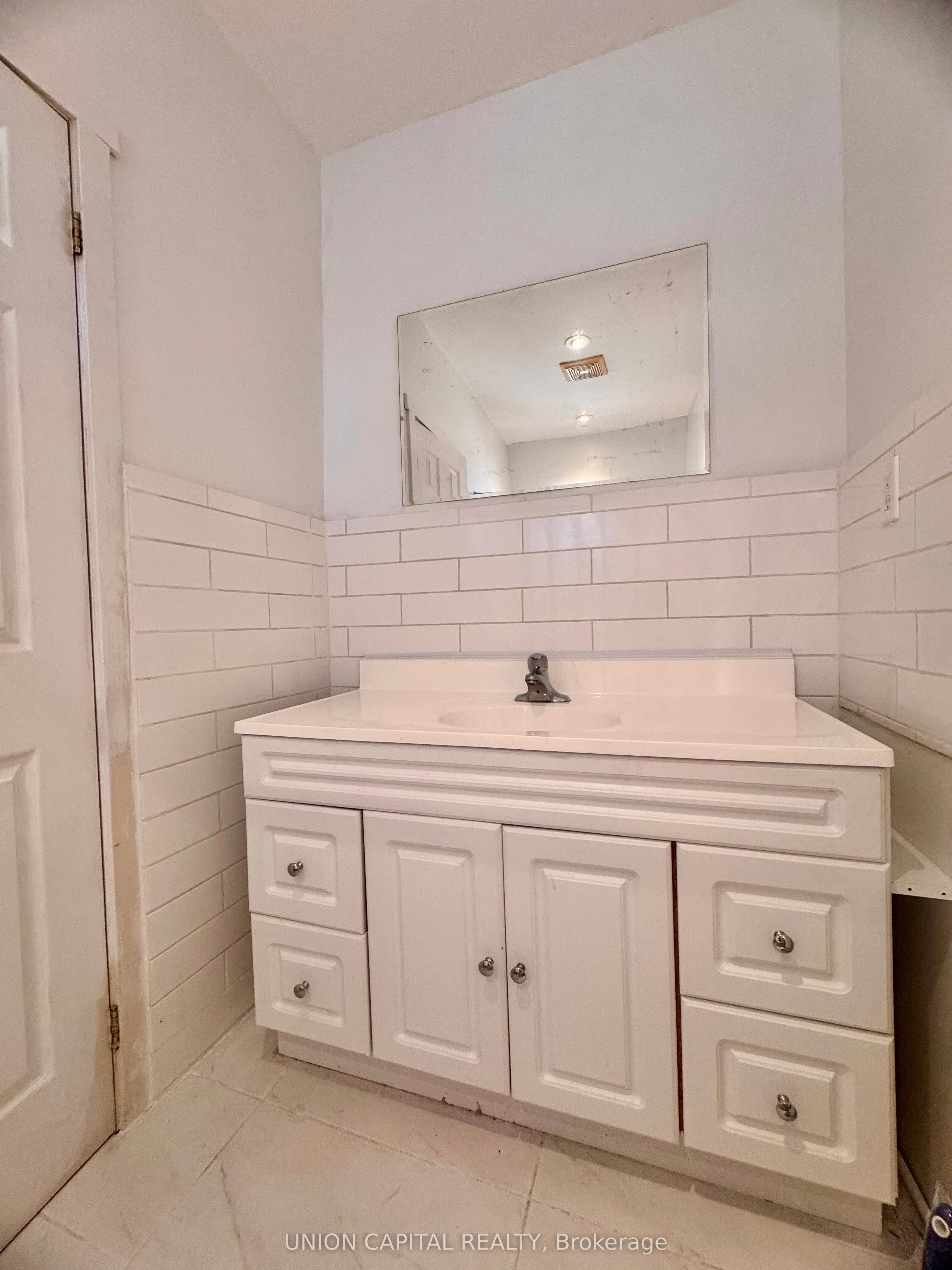 285 King Street W, #24