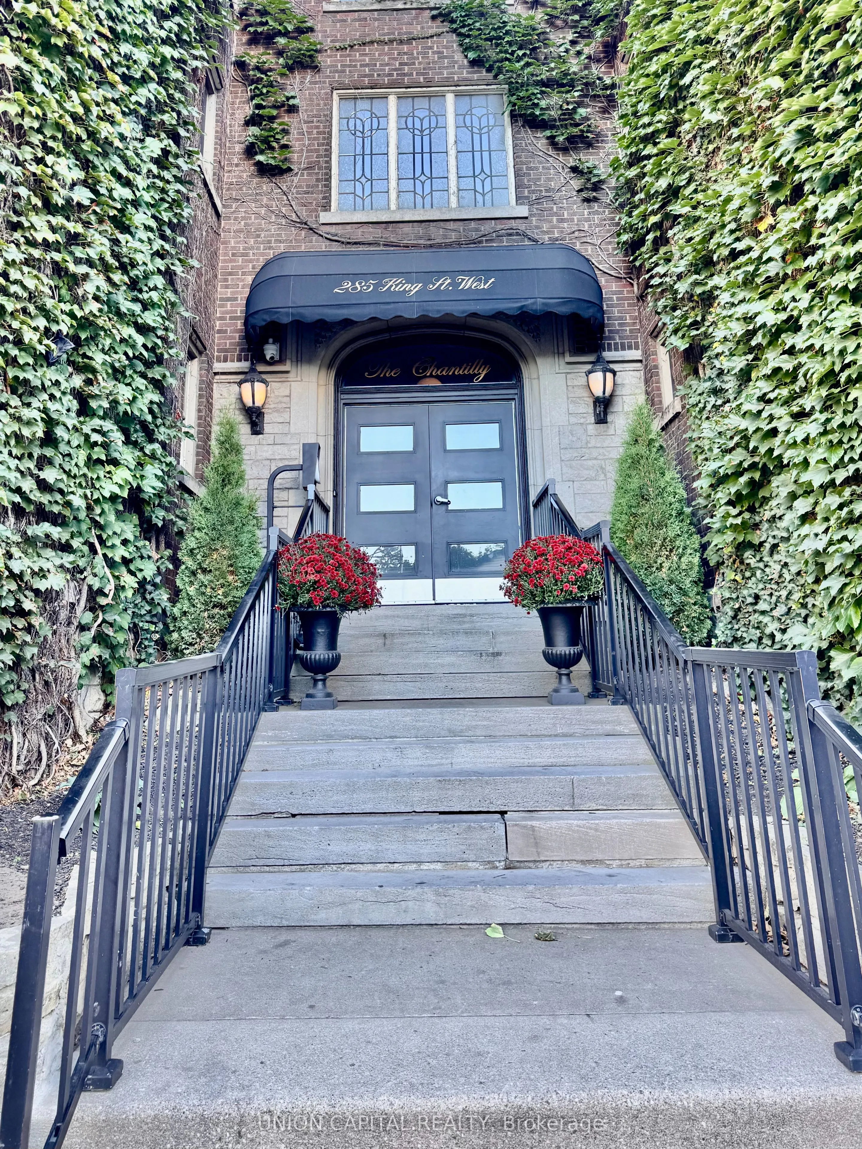 285 King Street W, #24