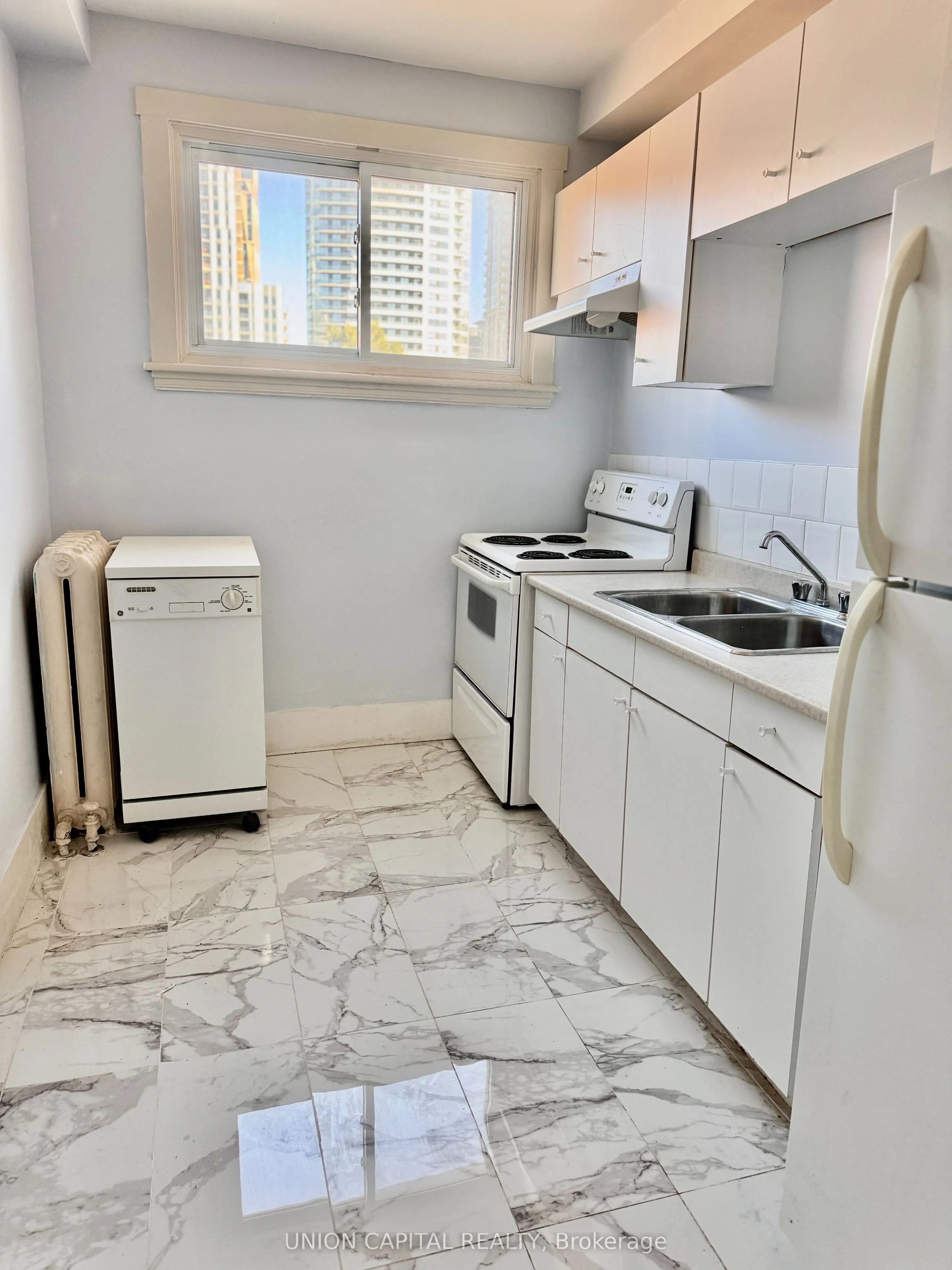 285 King Street W, #24