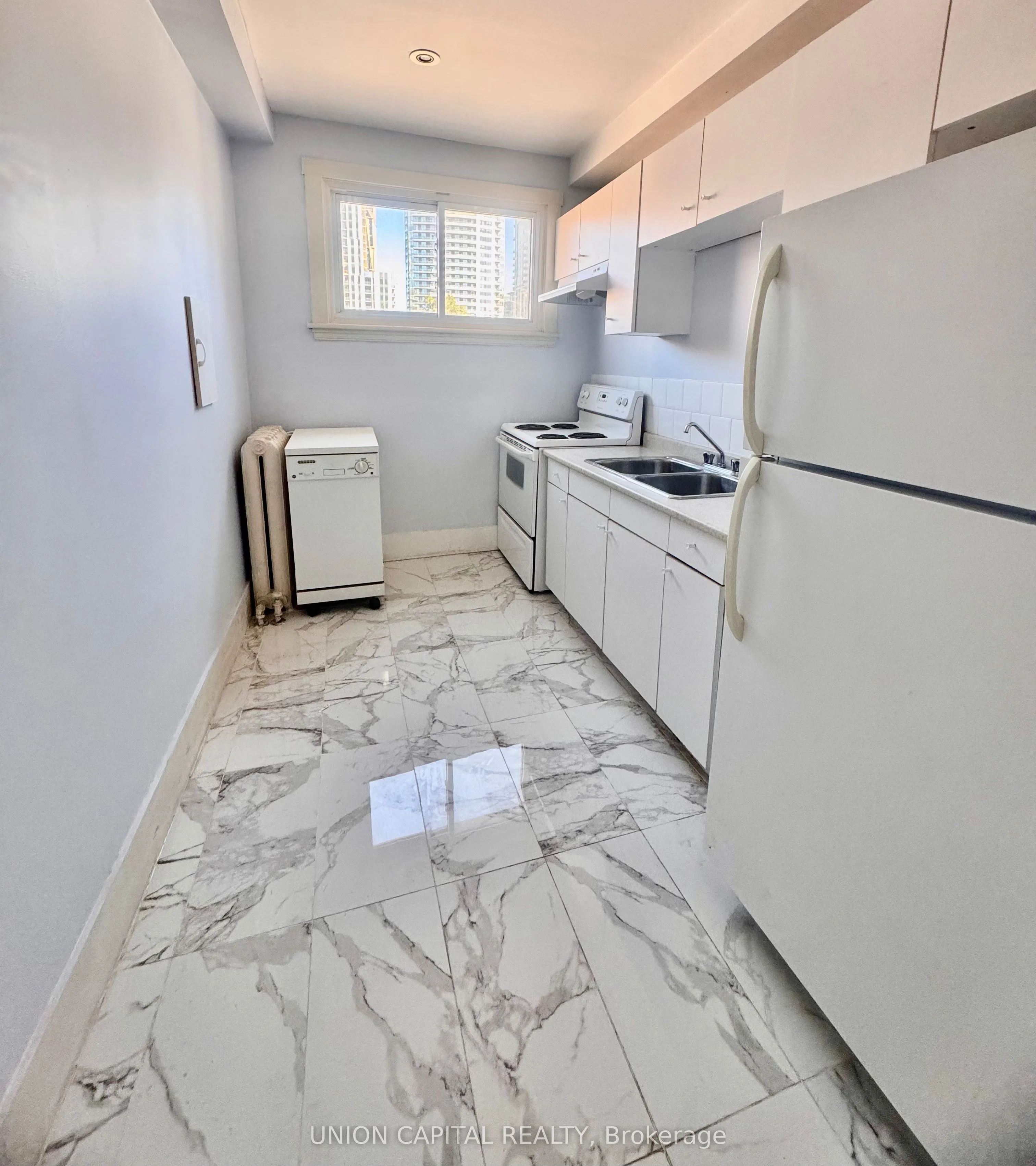 285 King Street W, #24