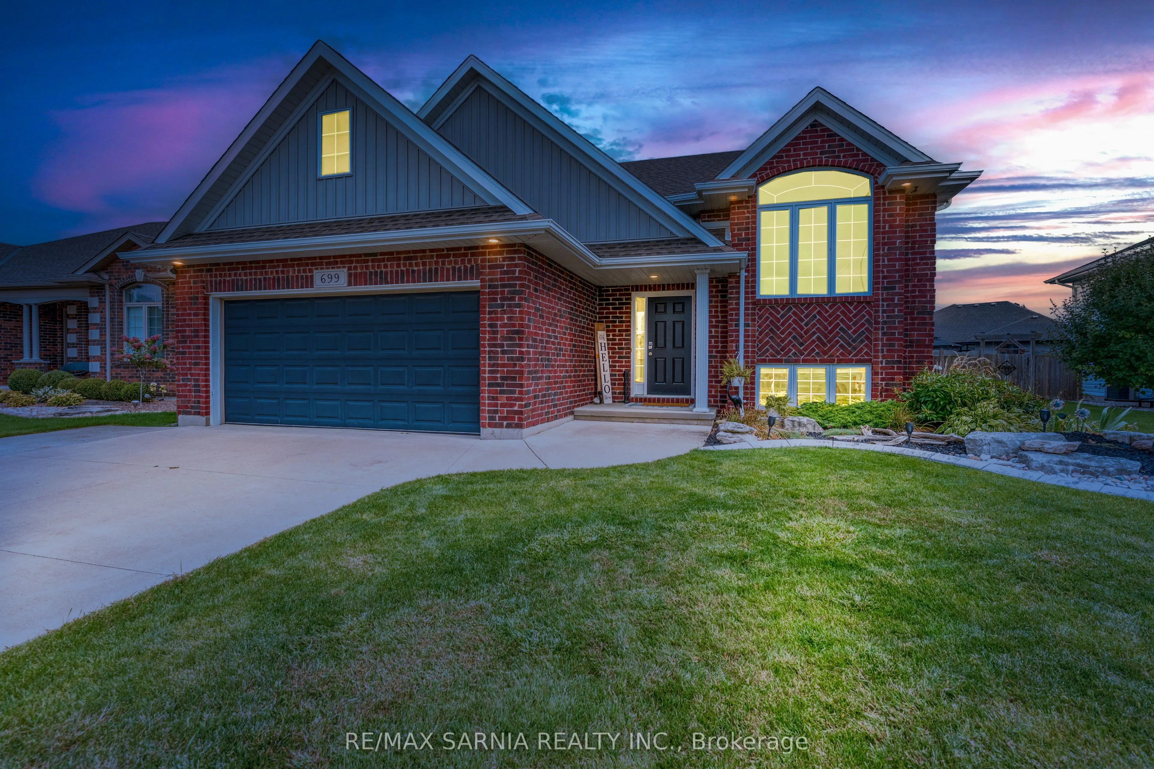 699 BENTINCK Drive