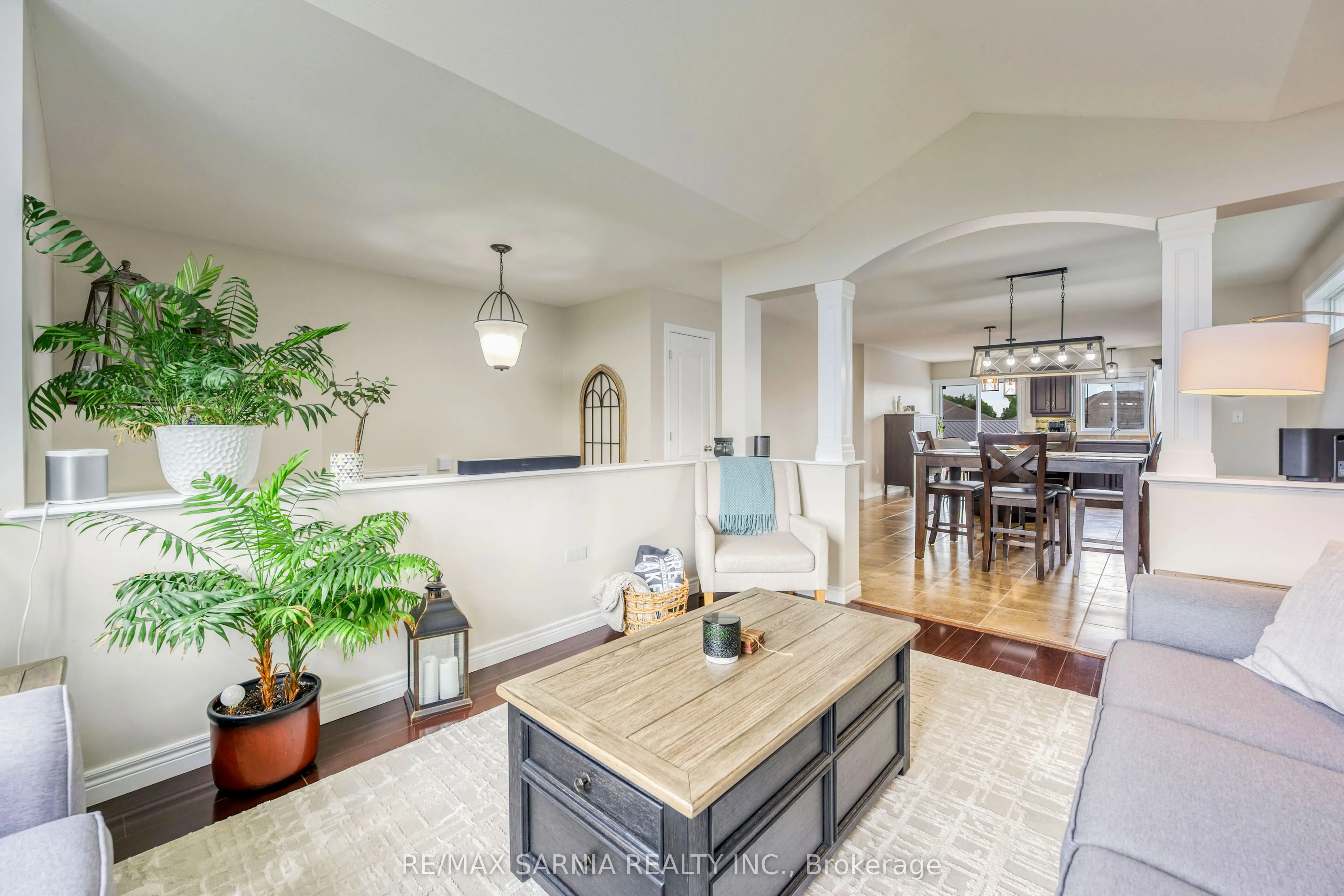 699 BENTINCK Drive