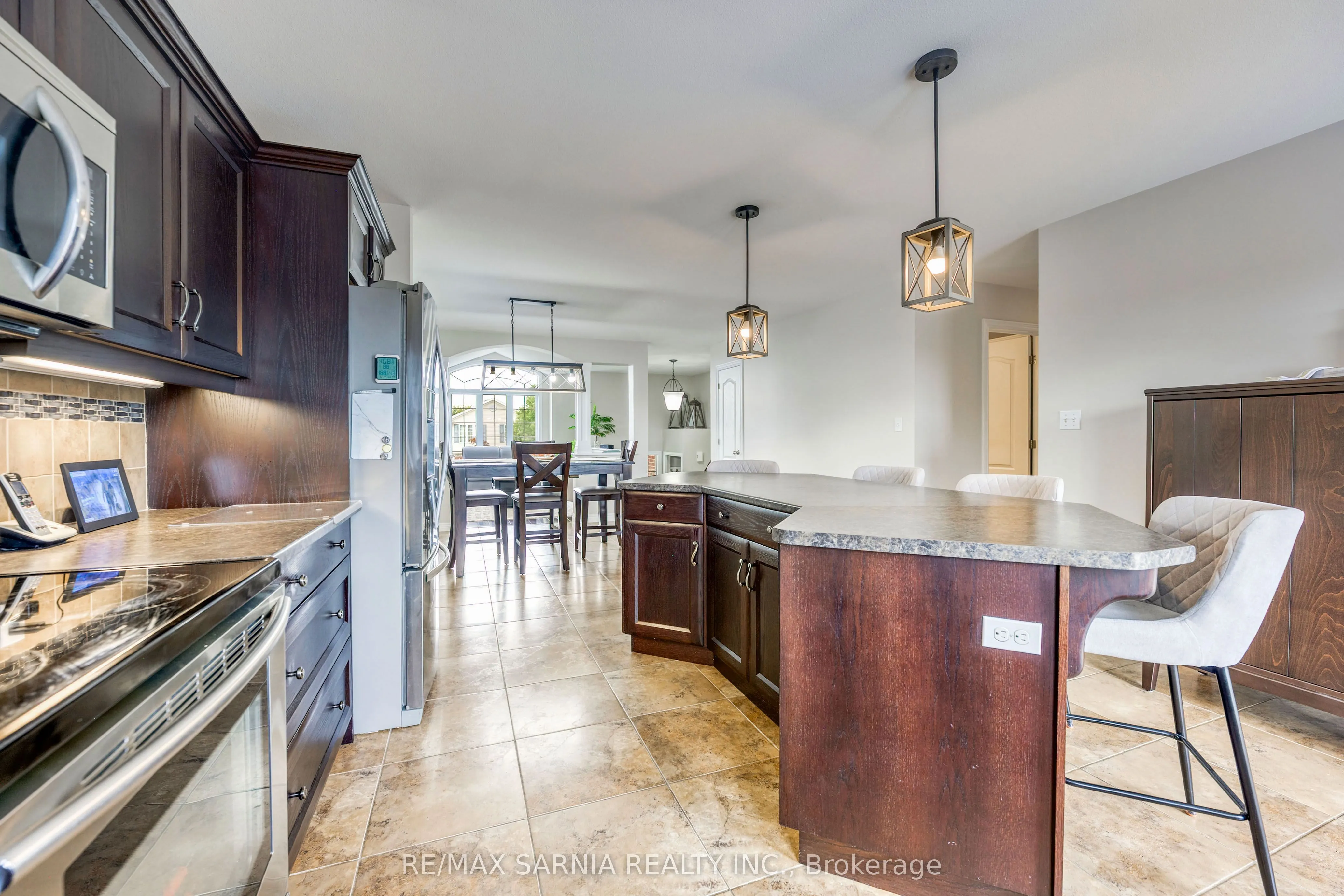 699 BENTINCK Drive