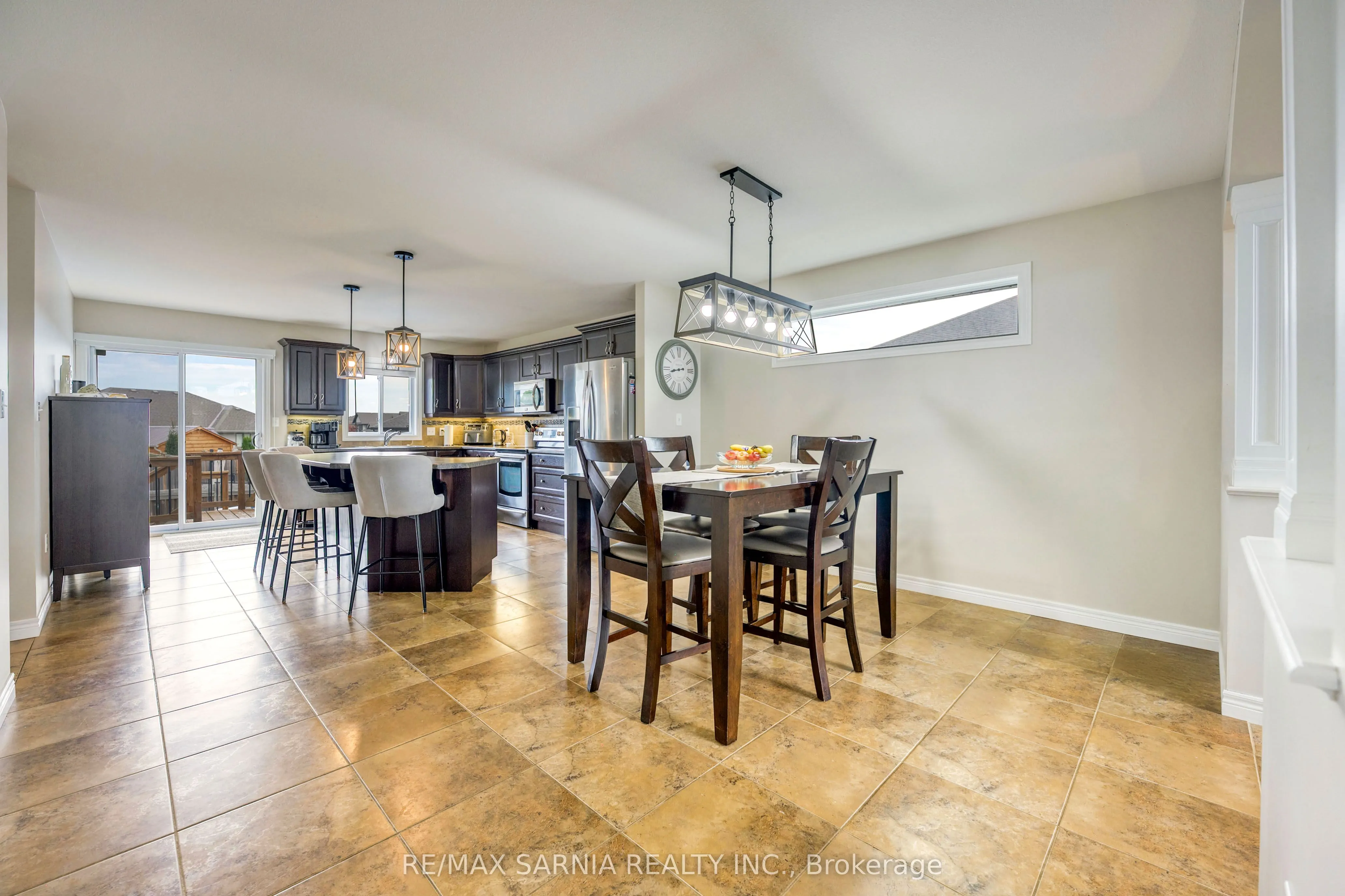 699 BENTINCK Drive