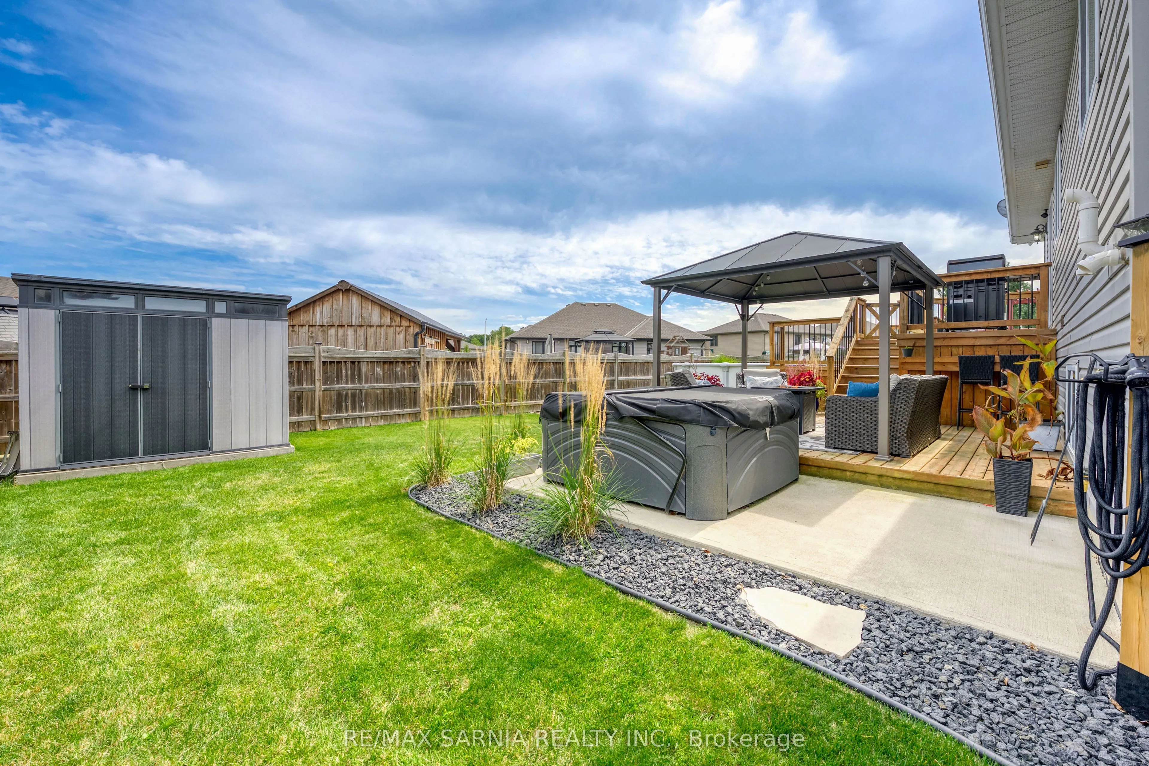 699 BENTINCK Drive