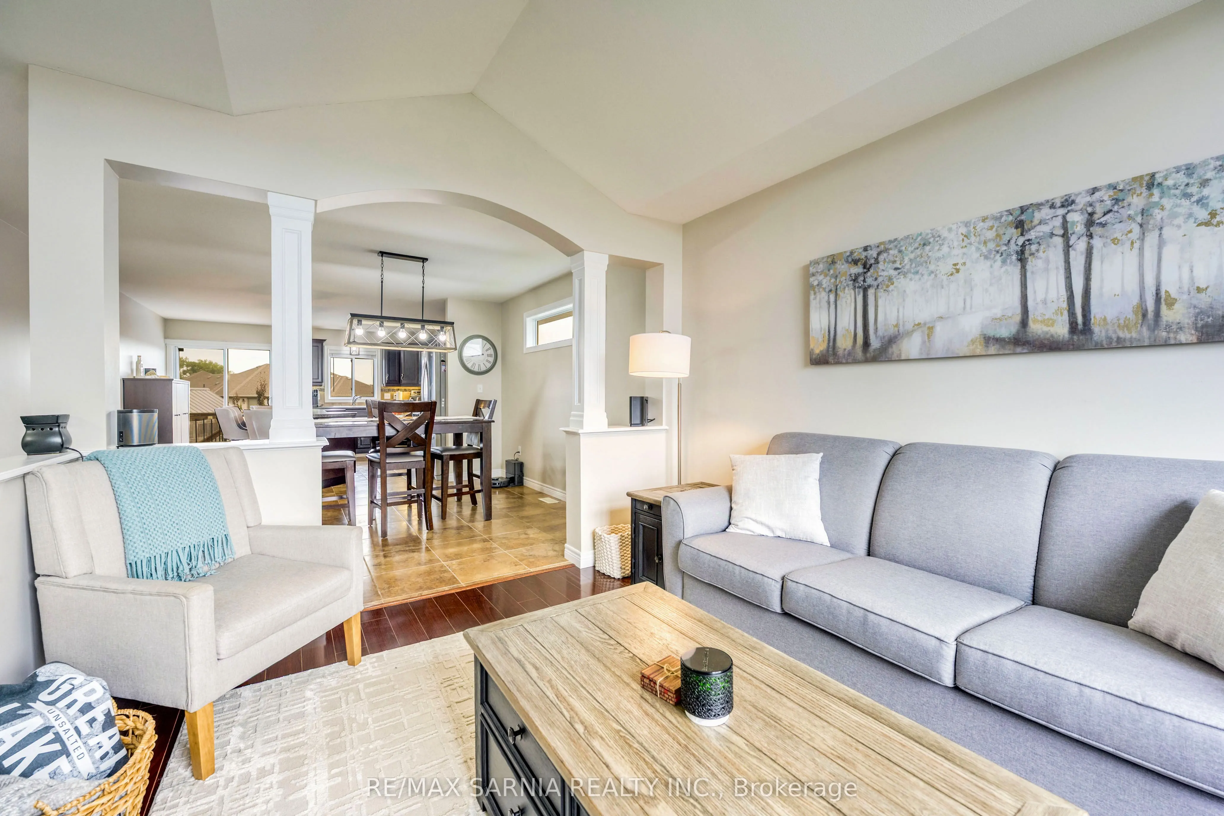 699 BENTINCK Drive