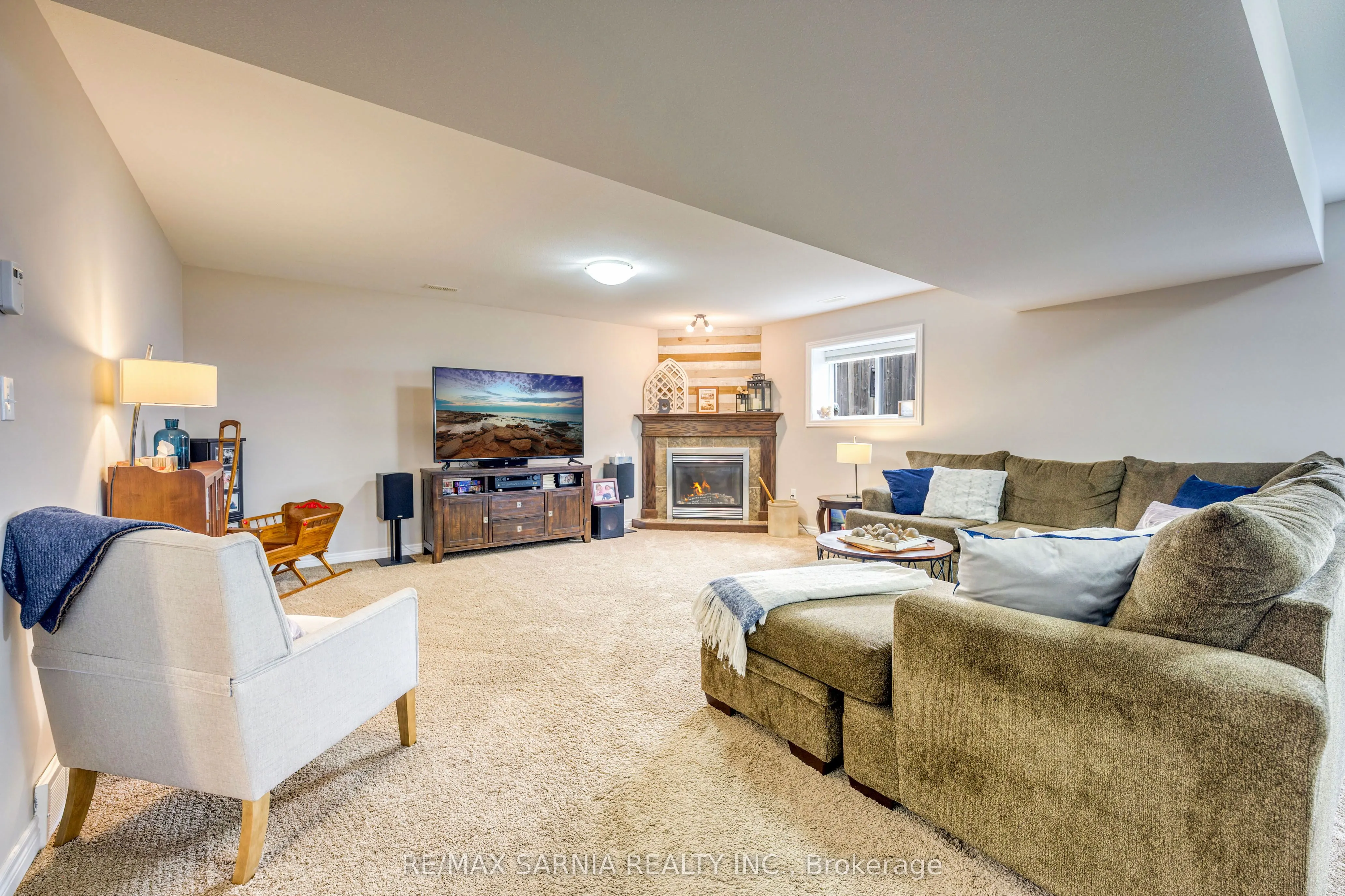 699 BENTINCK Drive