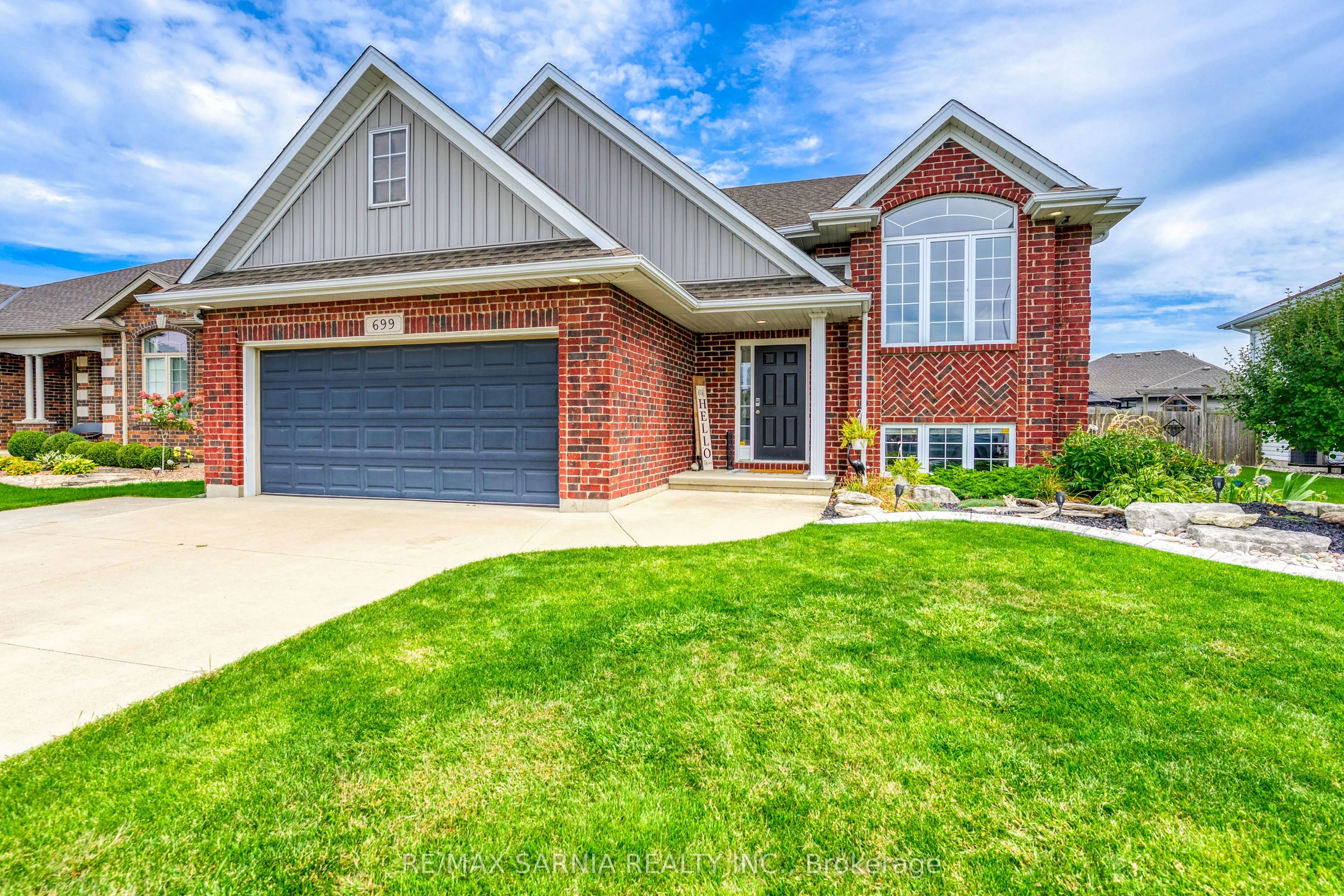 699 BENTINCK Drive
