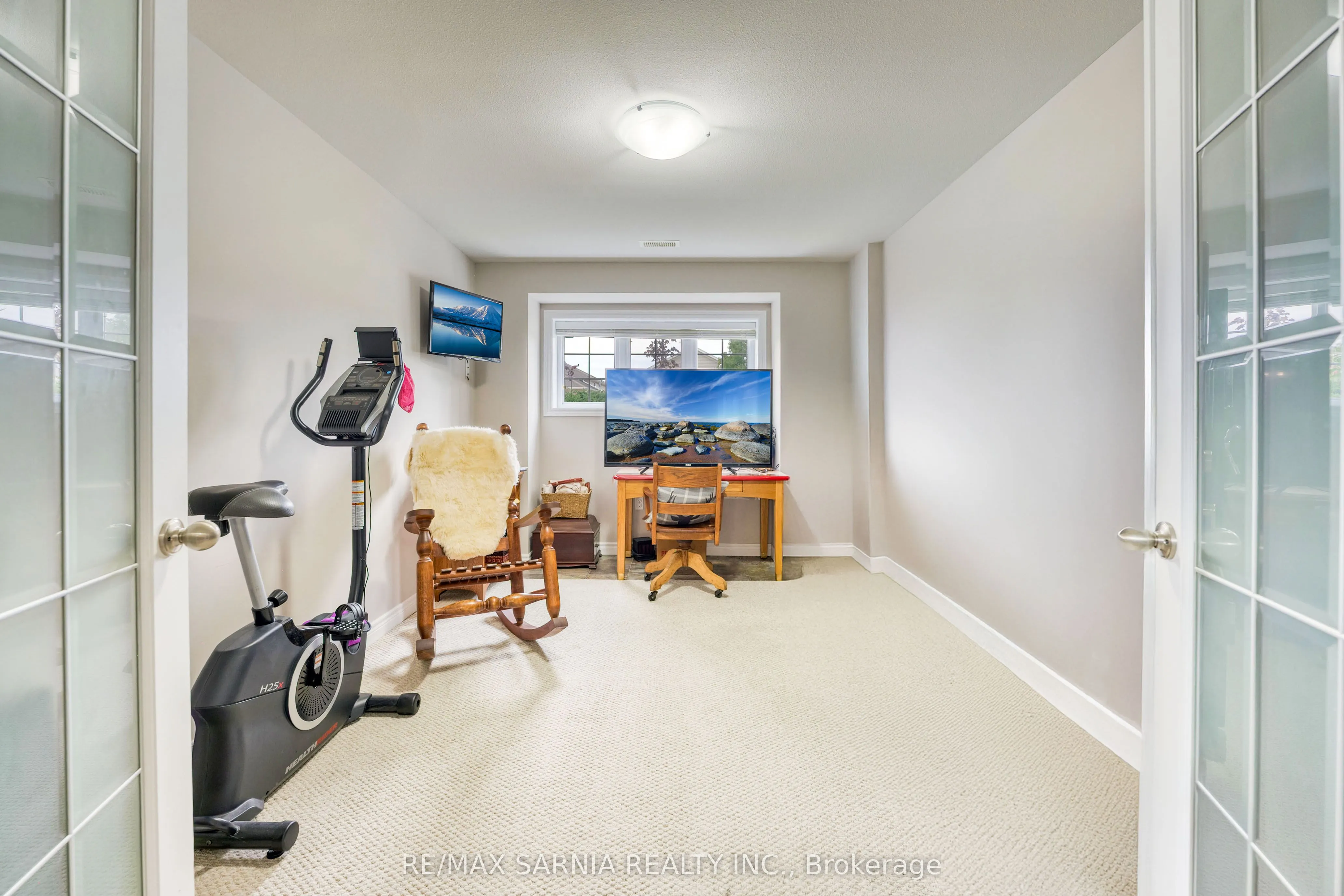 699 BENTINCK Drive