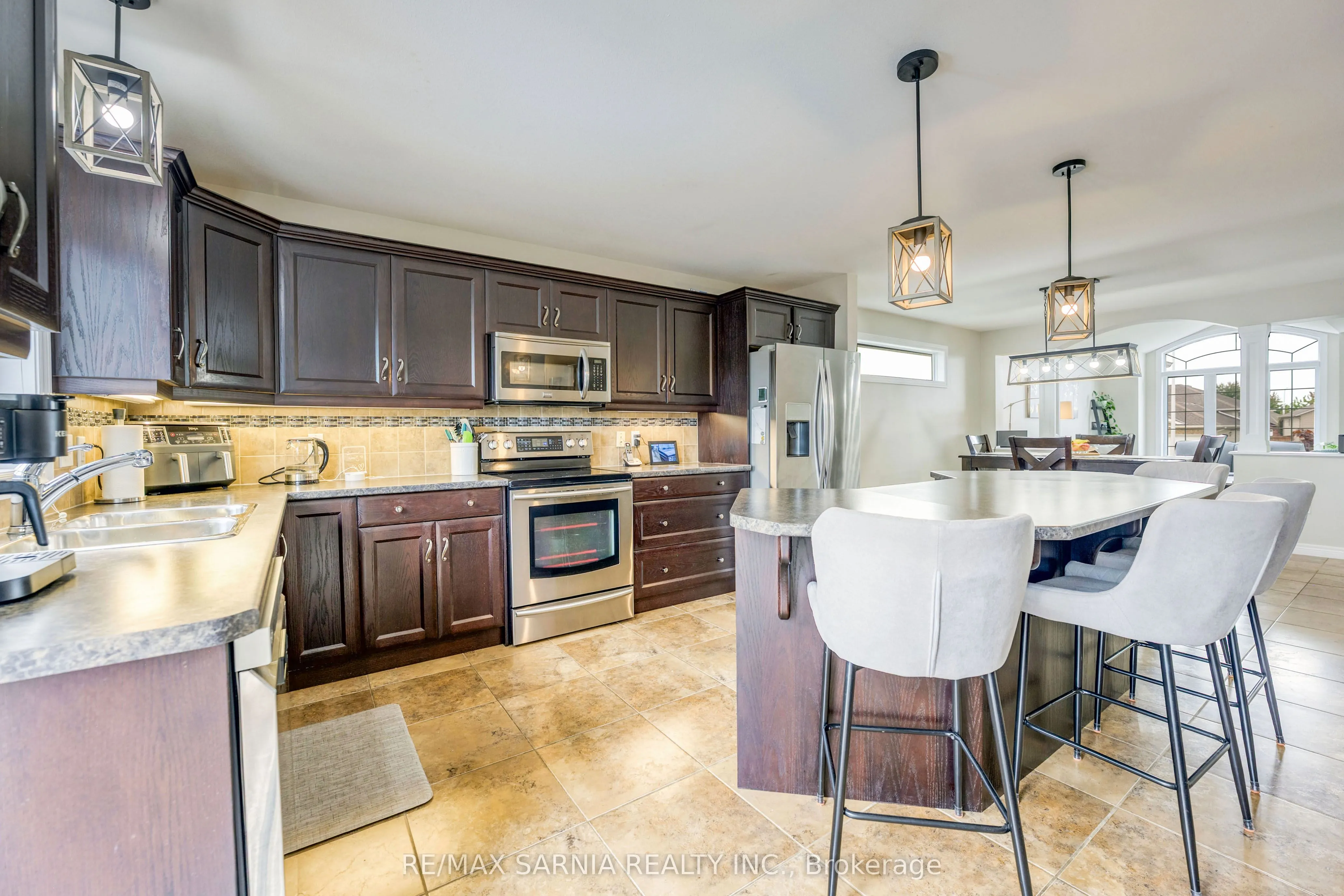 699 BENTINCK Drive