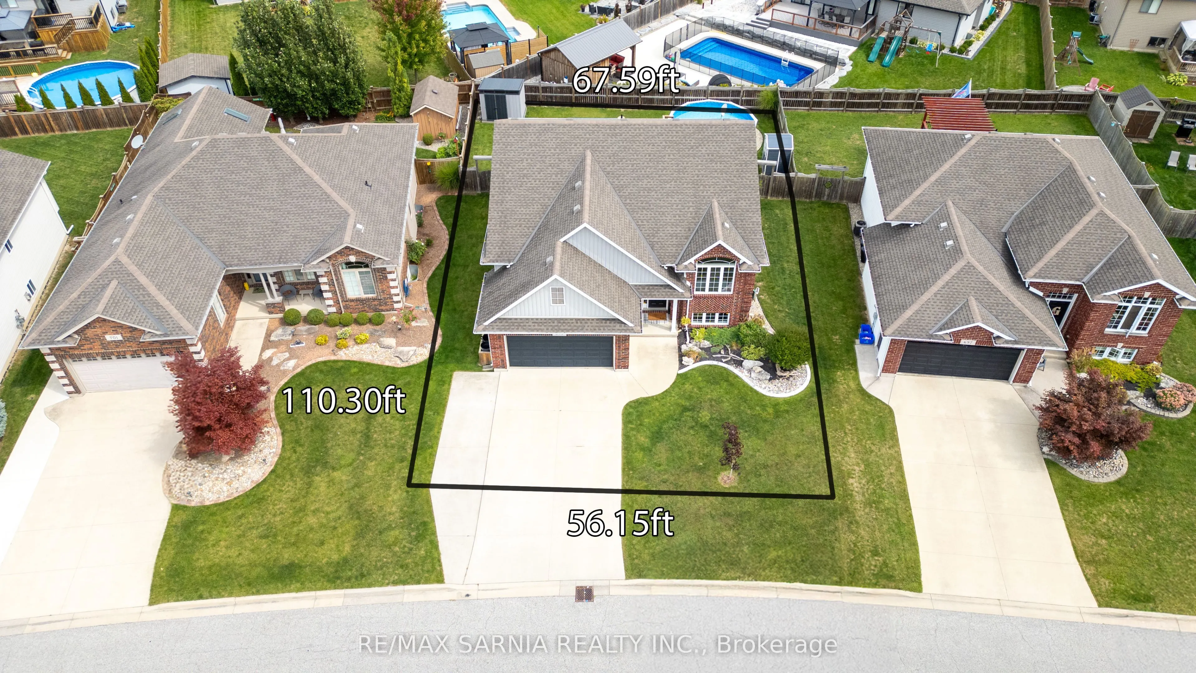 699 BENTINCK Drive