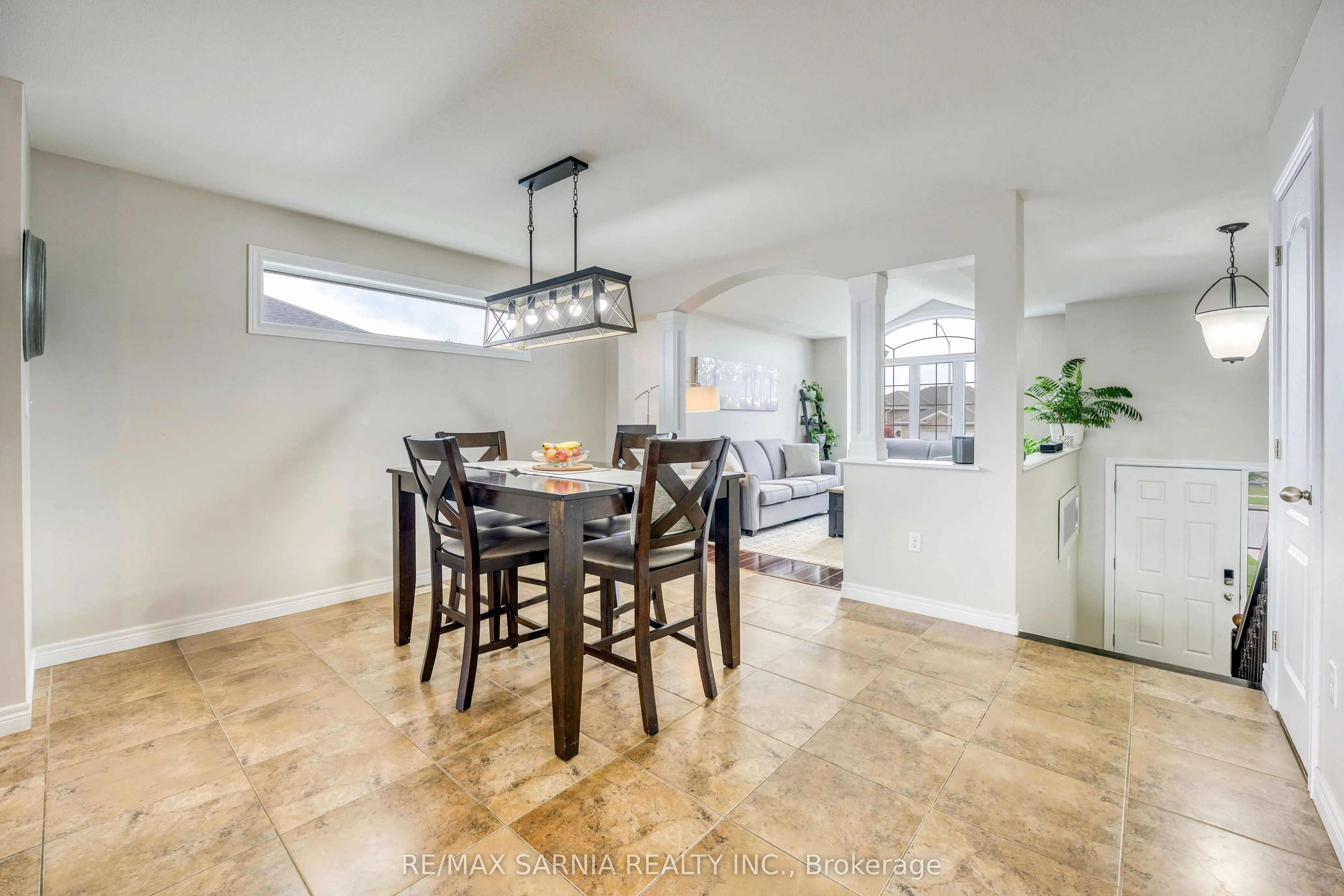 699 BENTINCK Drive