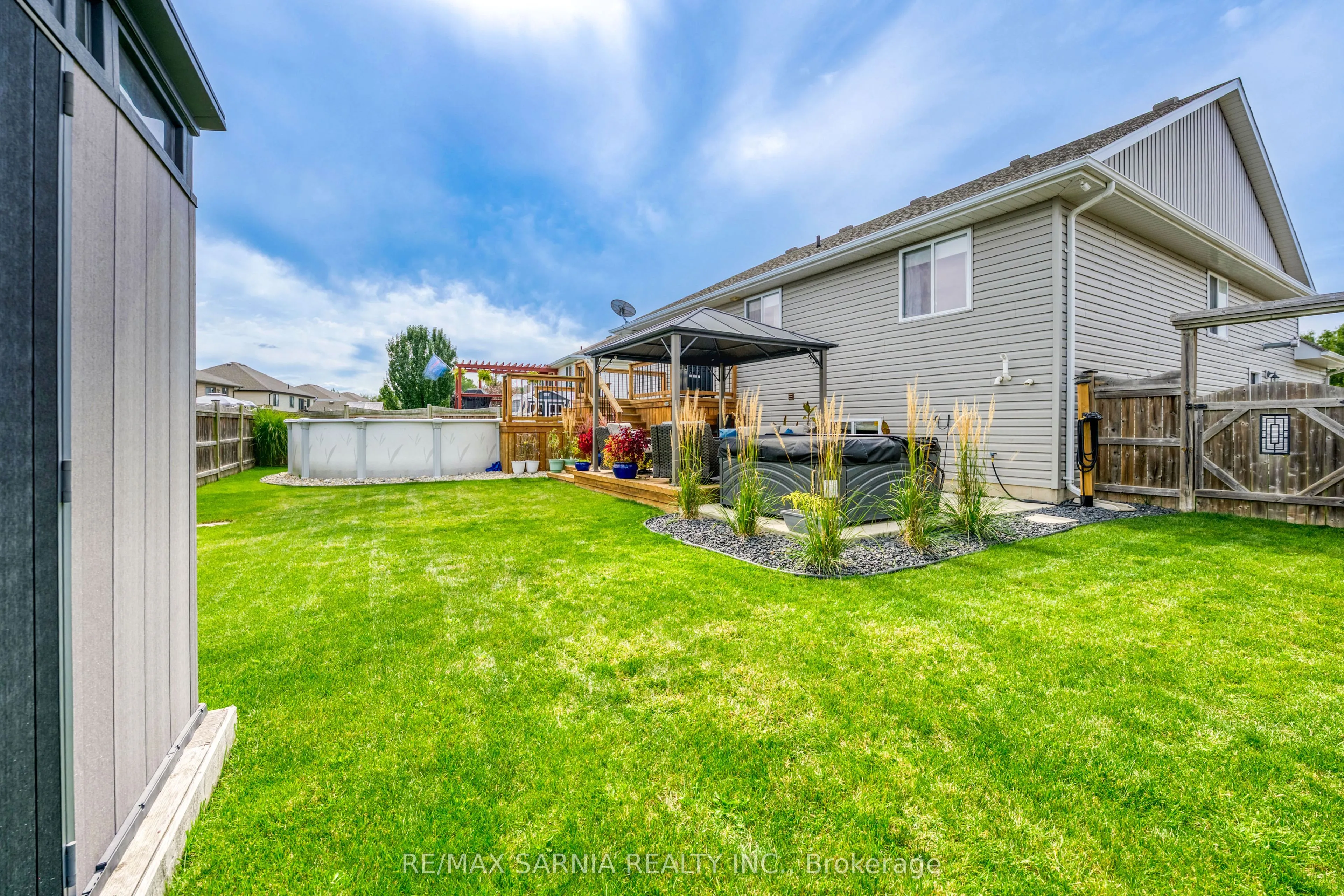 699 BENTINCK Drive