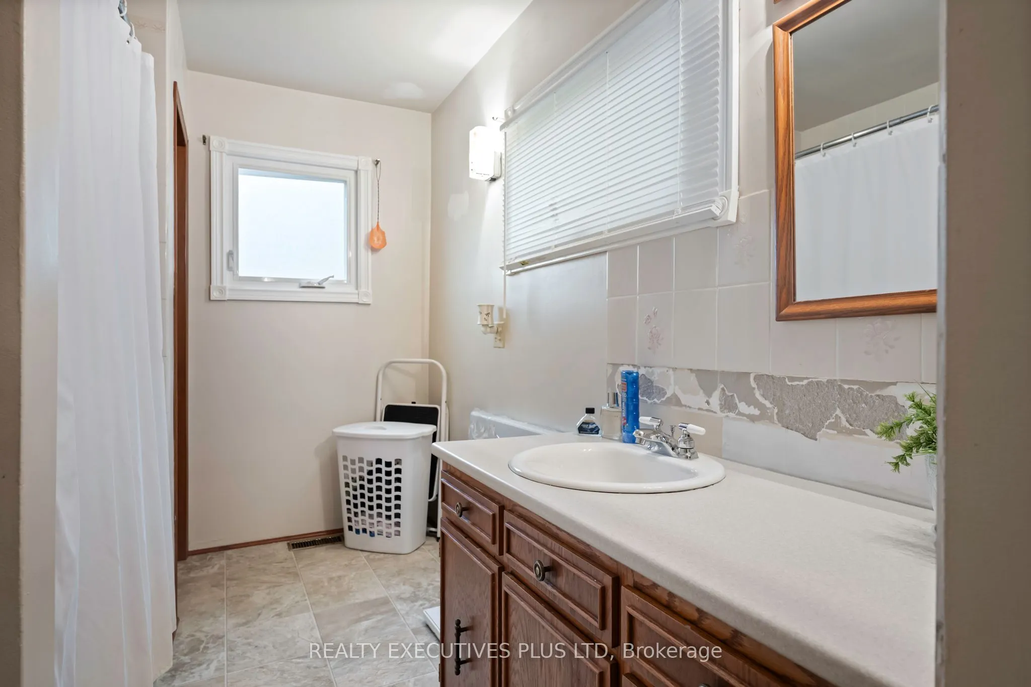 112420 Grey Road 14 Road