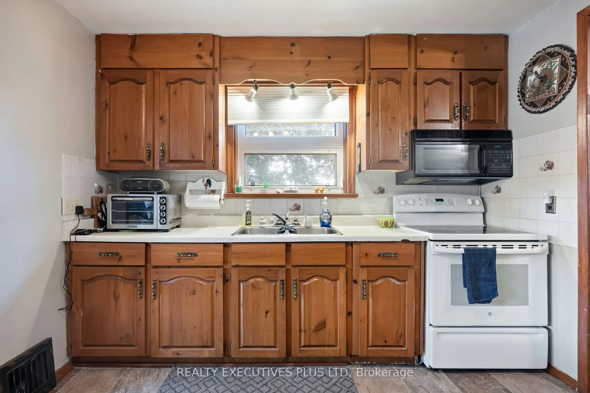 112420 Grey Road 14 Road